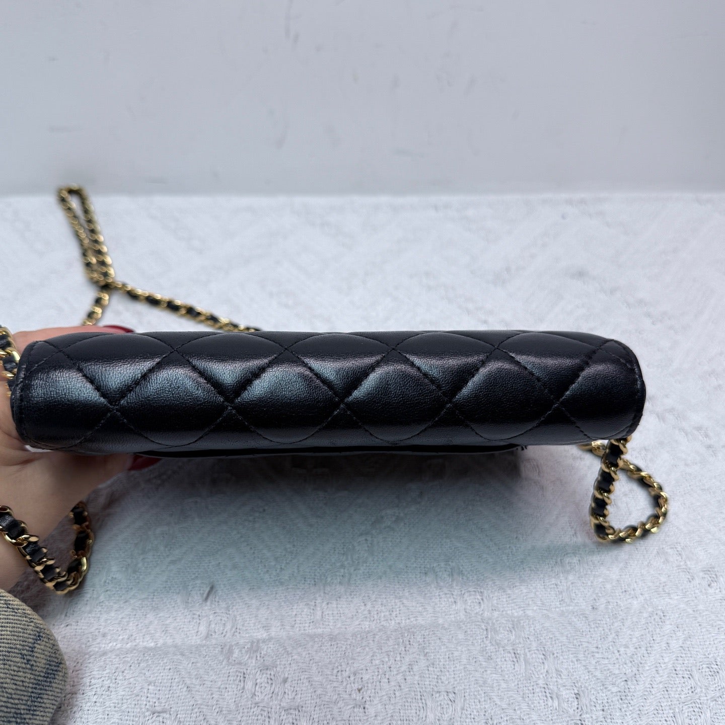 Chanel - Wallet On Chain (WOC) - Lambskin leather - Black with Gold-Tone Hardware - (mini)