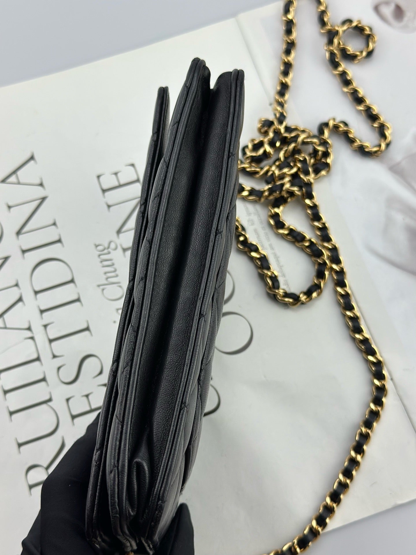 Chanel - Wallet on Chain (WOC) - Lambskin leather - Black with Gold-Tone Hardware - (mini)