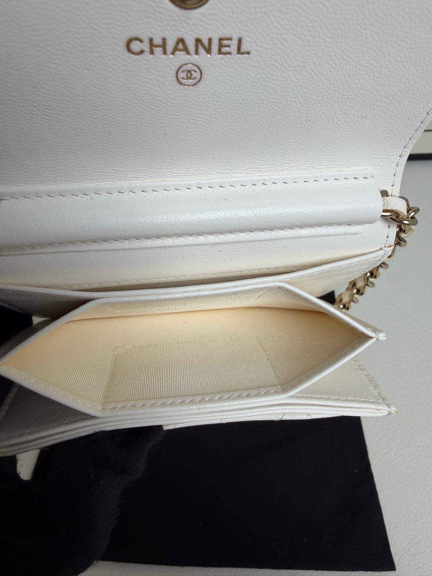 Chanel - WOC - Lambskin - White - (mini)