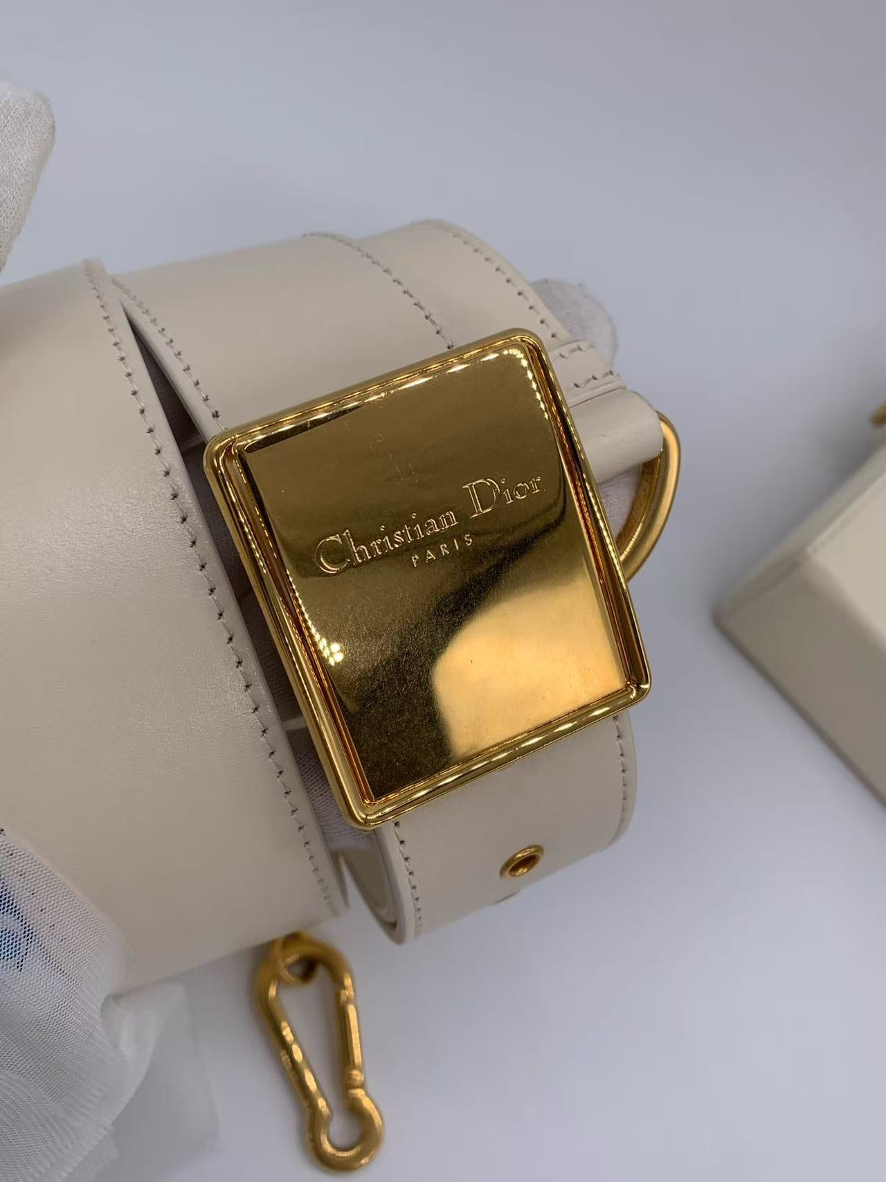 Dior - 30 Montaigne Box Bag - Smooth cowhide leather - Off-white with Gold-Tone Hardware - (Mini)