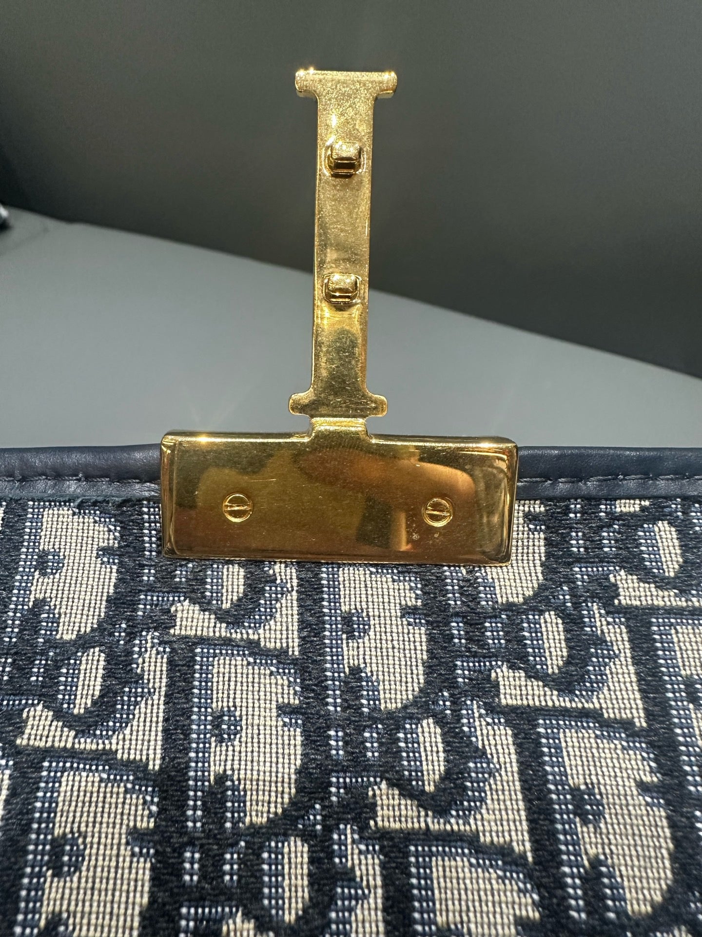 Dior - Montaigne 30 - Embroidered Oblique Canvas with Leather Trim - Beige and Navy with Gold-Tone Hardware - (Medium)