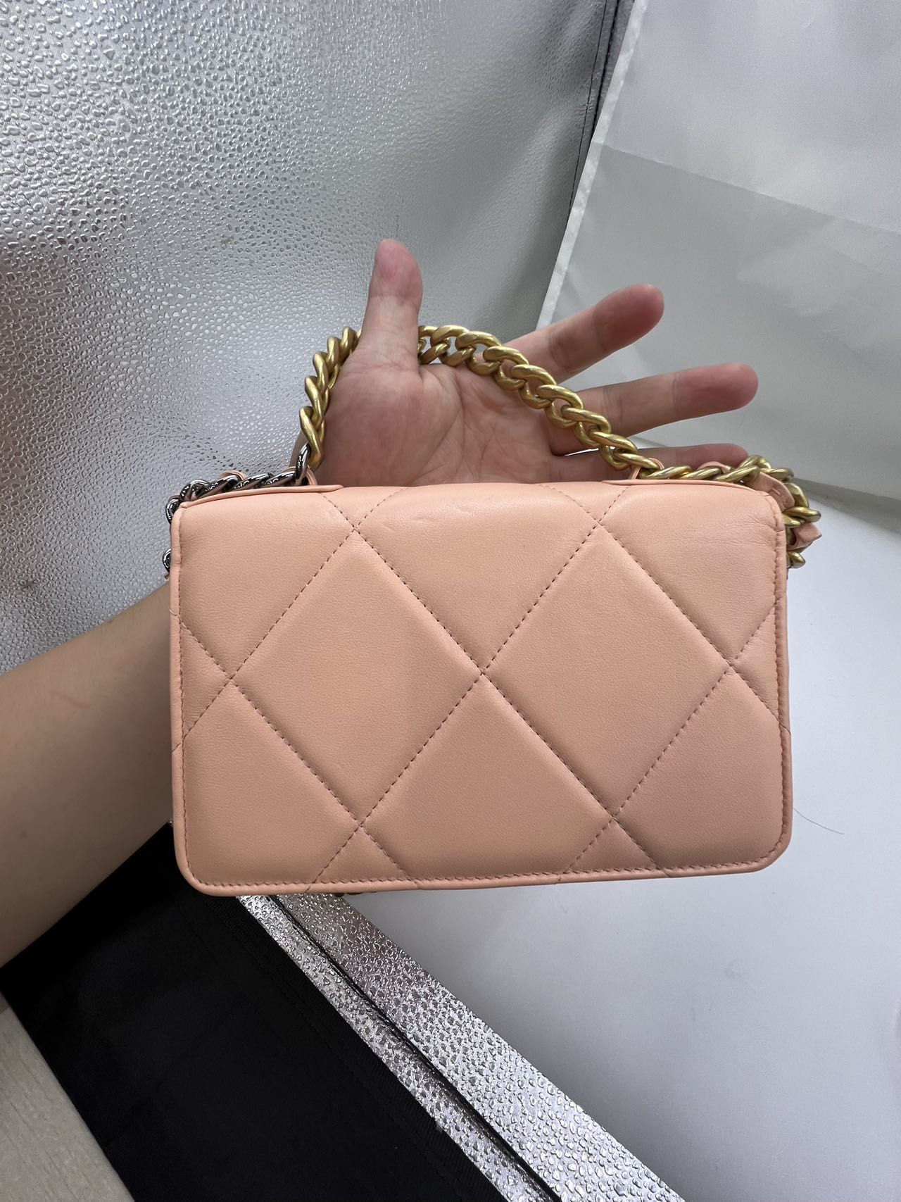 Chanel - Chanel 19 Wallet On Chain (WOC) - Lambskin leather - Pink with Mixed-Tone Hardware - (mini)