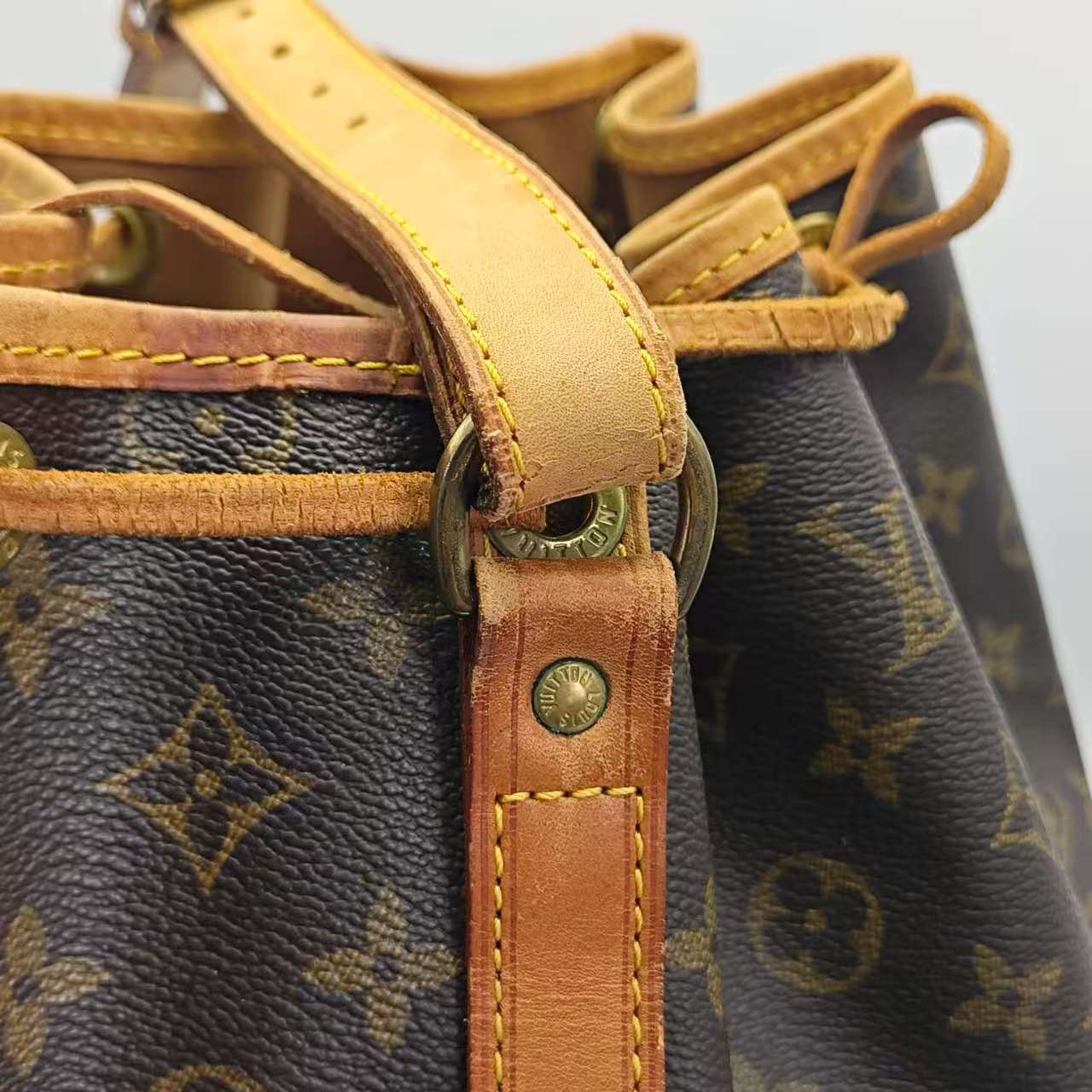 Louis Vuitton - Petit Noé - Monogram coated canvas with Vachetta leather trim - Brown - (medium)