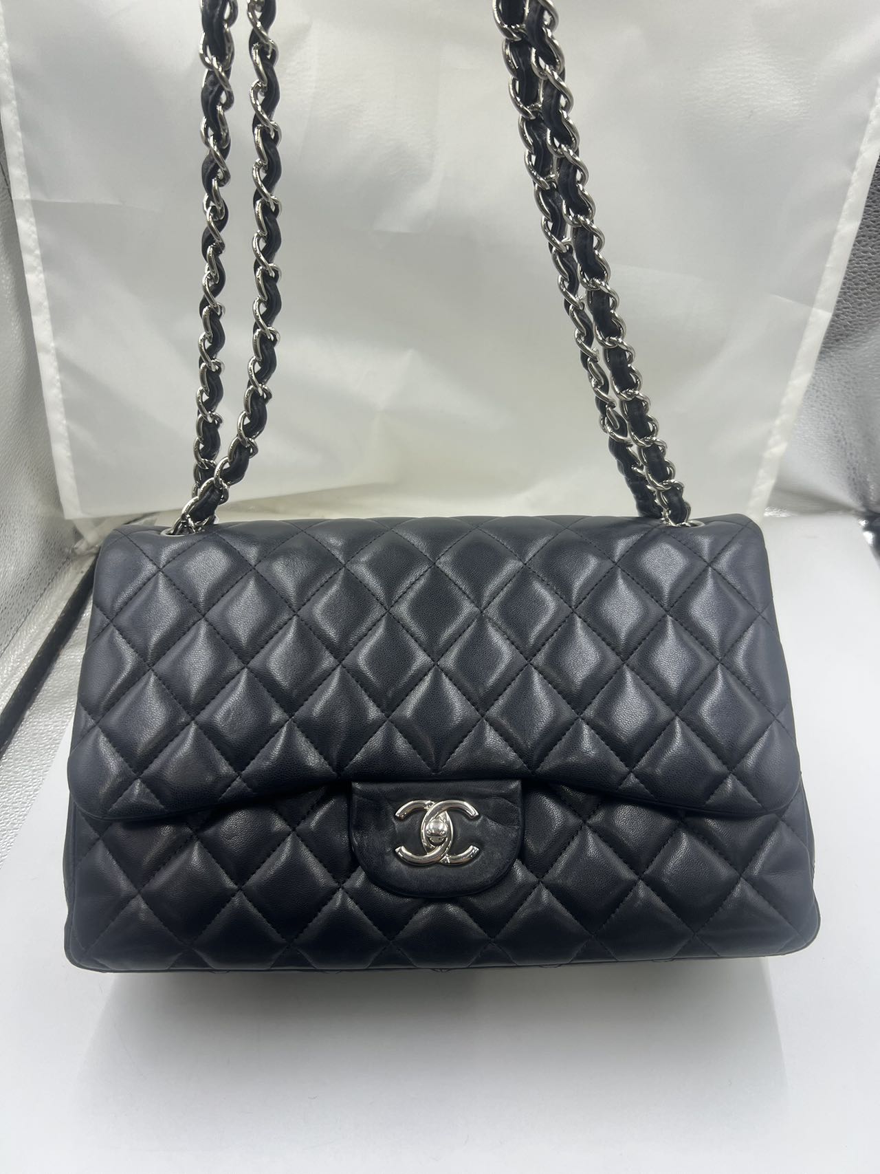 Chanel - Classic Flap - Lambskin leather - Black - (Medium)