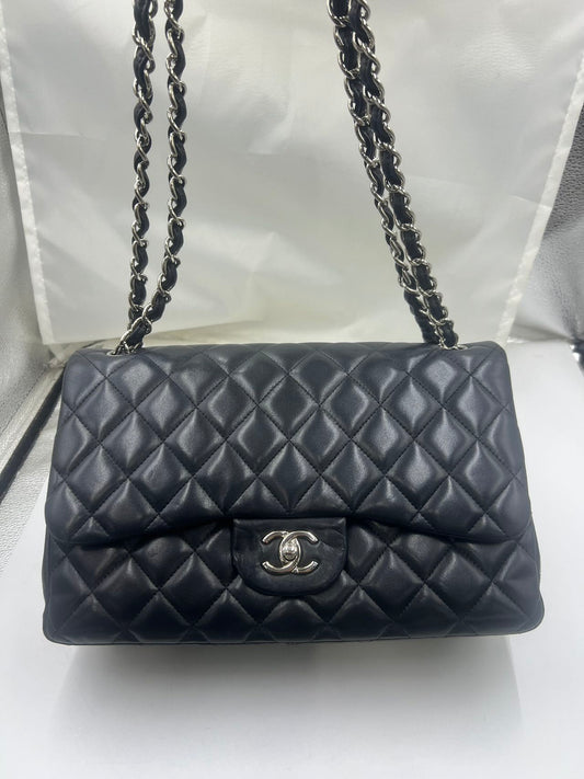 Chanel - Classic Flap - Lambskin leather - Black - (Medium)