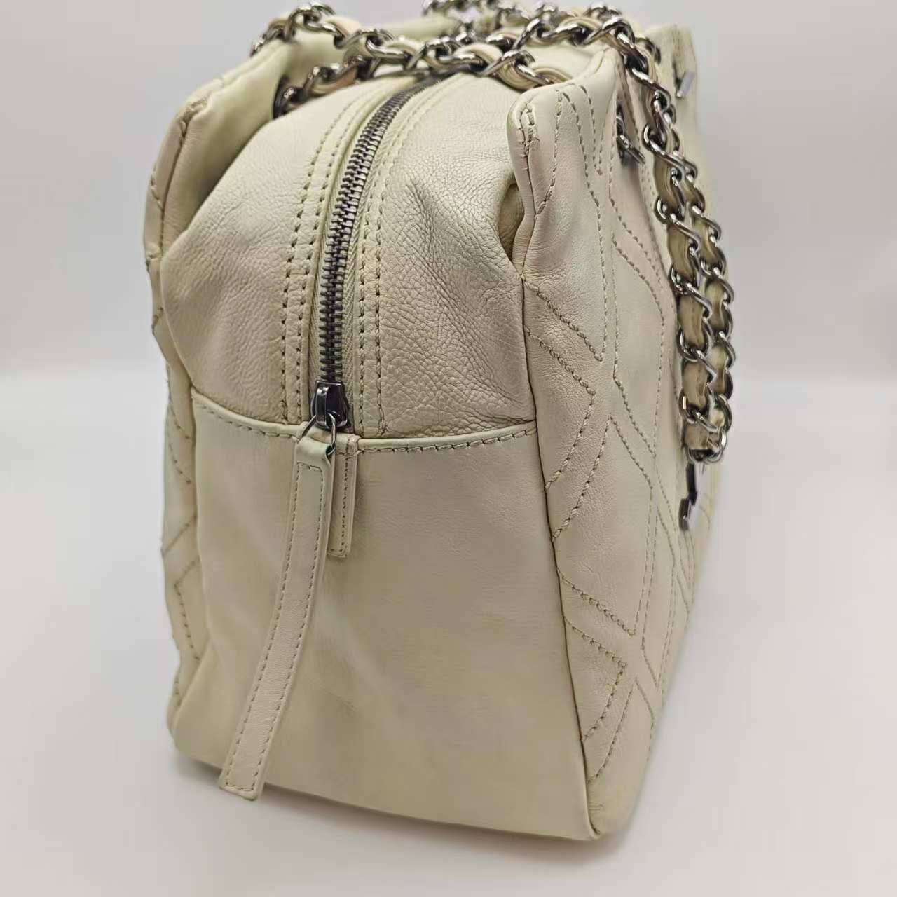 Chanel - Diamond Quilted Shoulder Bag - Leather - Beige with Silver-Tone Hardware - (Medium)