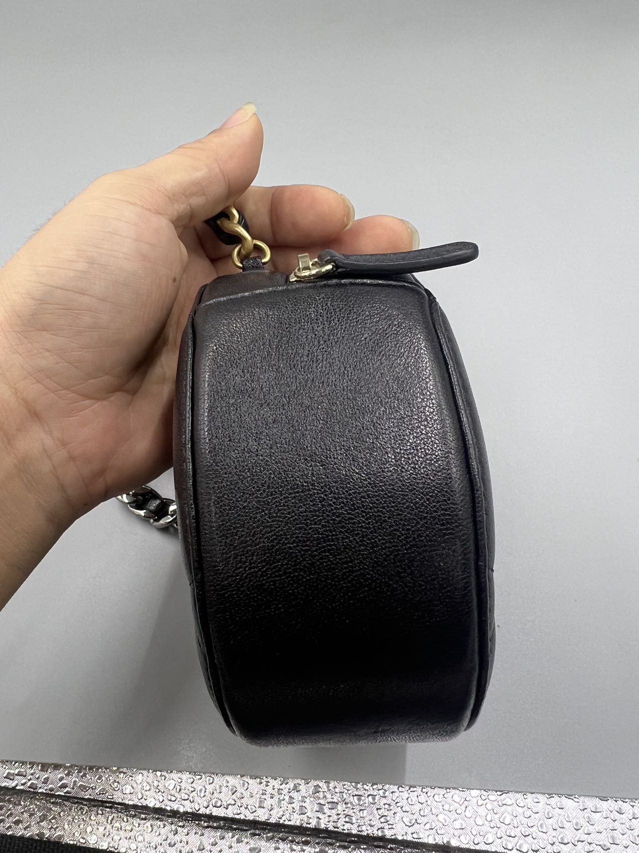 Chanel - Round Vanity Case with Chain - Grained calfskin leather - Black with Gold-Tone and Silver-Tone Hardware - (Mini)