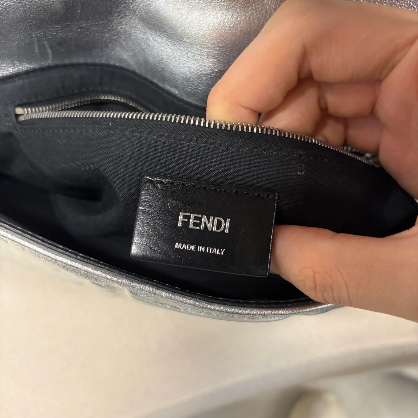 Fendi - Baguette - Leather - Silver - (medium)