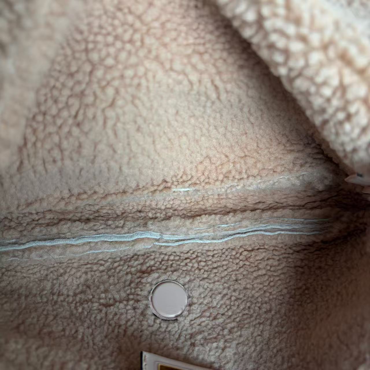 Fendi - Baguette - Sheepskin leather and lamb's wool (shearling) - Pink with Gold-Tone Hardware - (medium)