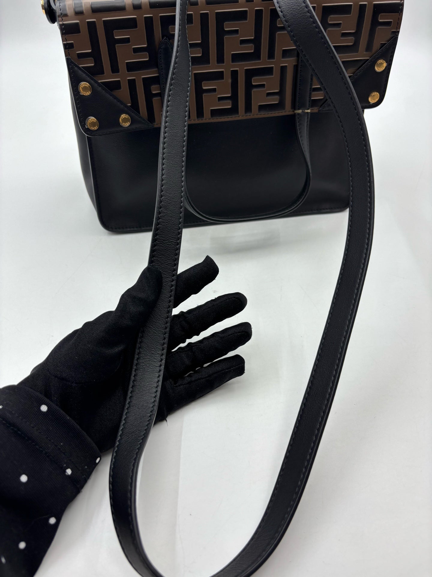 Fendi - Flip - Leather - Black - (medium)