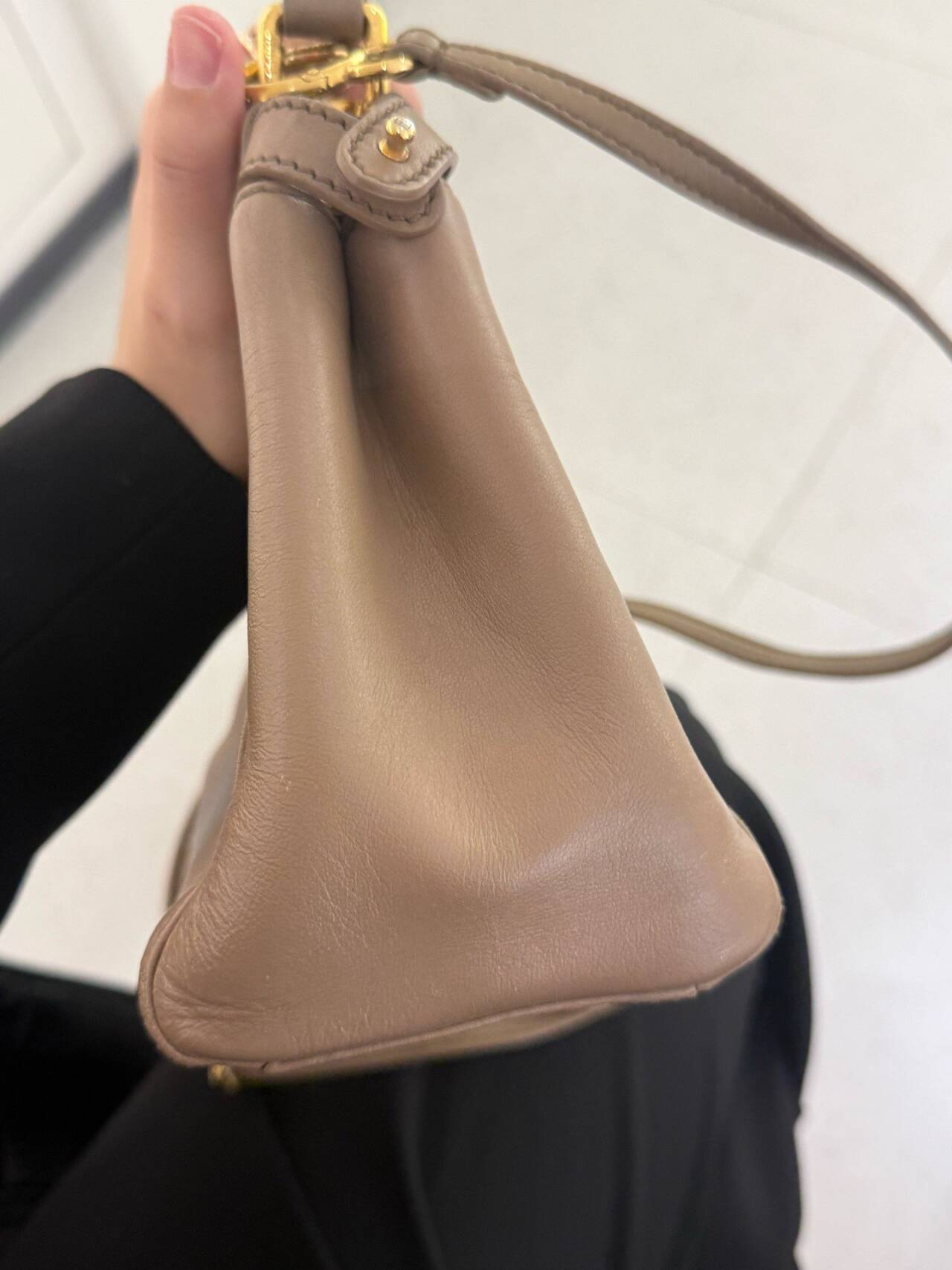 Fendi - Peekaboo Small - Smooth calfskin leather - Nude with Gold-Tone Hardware - (Small)