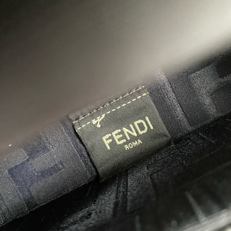 Fendi - Trunk - Patent leather - Black - (mini)