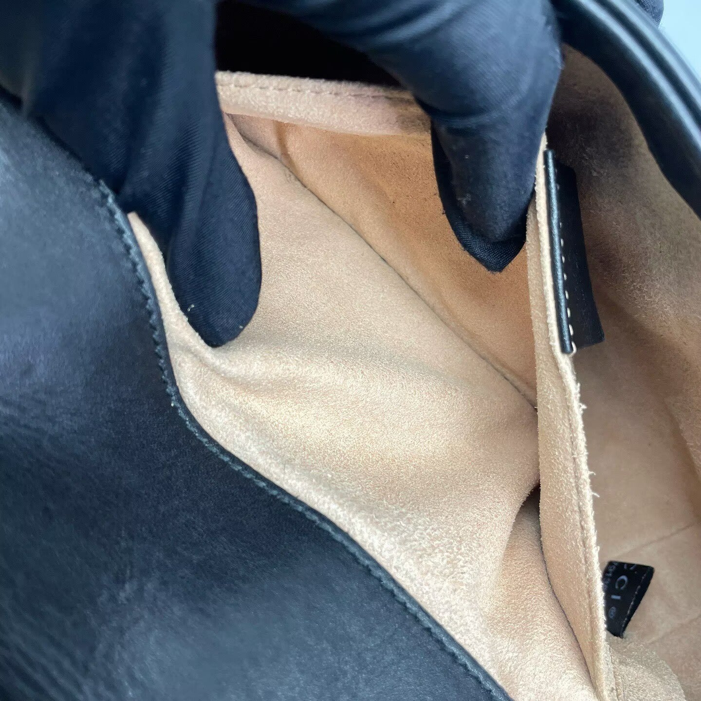 Gucci - GG Marmont Matelassé Shoulder Bag 2.0 (Marmont 22) - Leather - Black with Gold-Tone Hardware - (Mini)