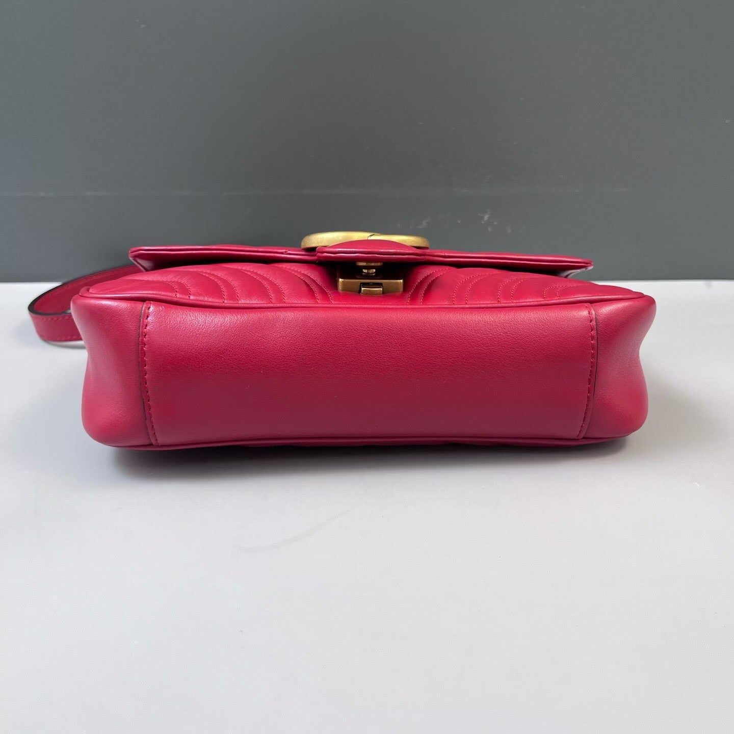 Gucci - GG Marmont Matelassé Small Shoulder Bag - Leather - Red with Gold-Tone Hardware - (small)