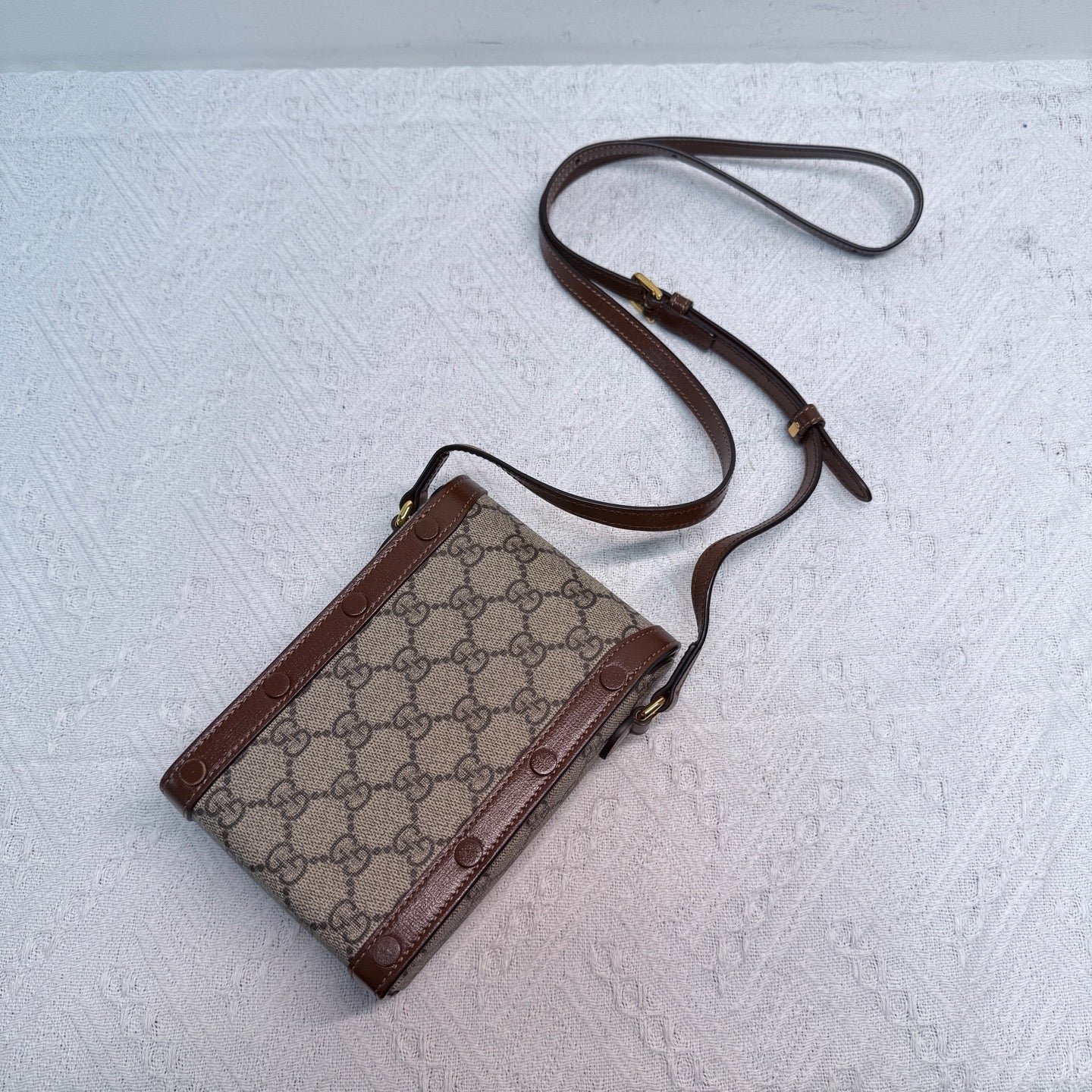 Gucci - Horsebit 1955 Vertical Phone Bag - GG Supreme canvas with leather trim - Beige and Brown - (mini)
