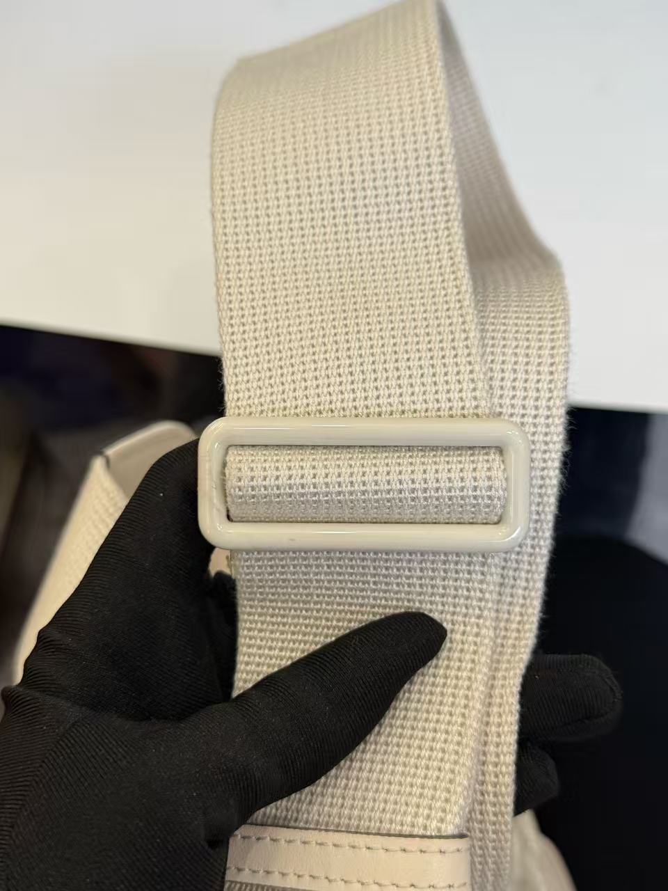 Gucci - Marmont Matelassé Shoulder Bag - Leather - Off-white with Tone-on-Tone Hardware - (medium)