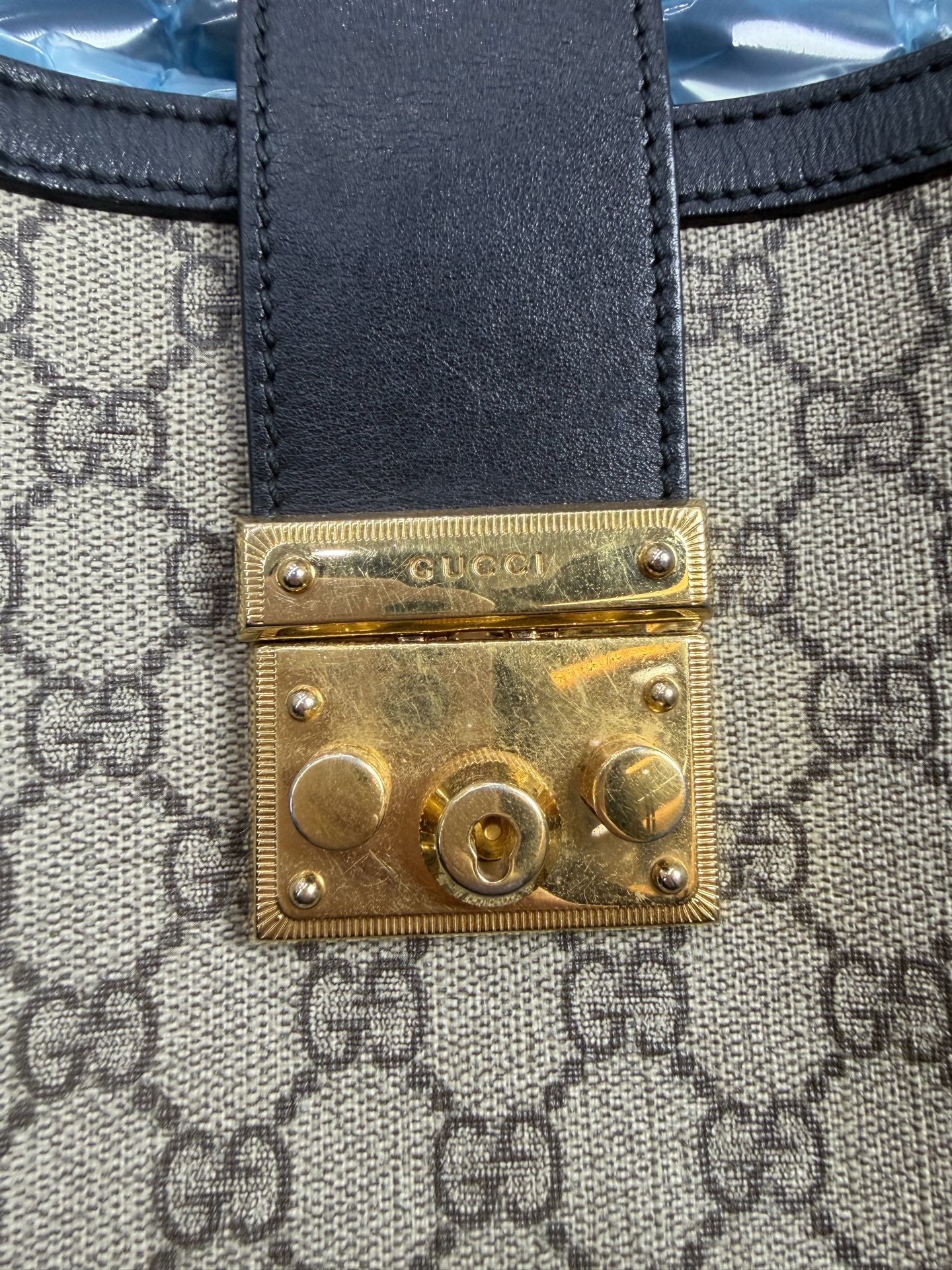 Gucci - Padlock - GG Supreme canvas with black leather trim - Beige and Black with Gold-Tone Hardware - (medium)
