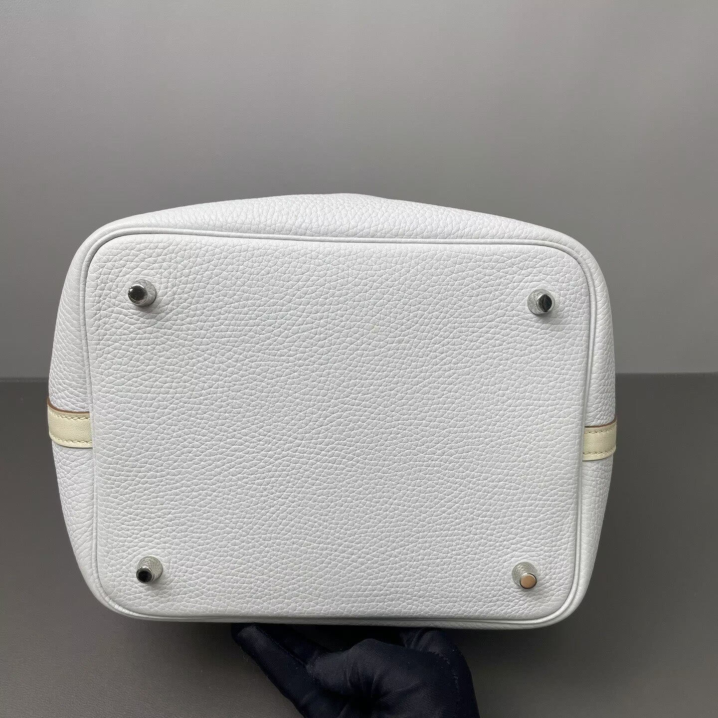 Hermès - Picotin Lock - Taurillon Clemence leather - Off-White with Holy Grail Blue contrast and light beige handles - (Medium)