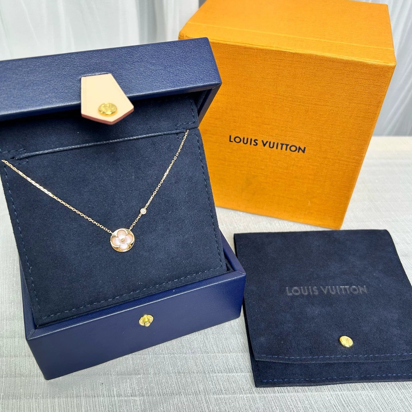 Louis Vuitton - Color Blossom - 18K Rose Gold with Mother of Pearl and Diamond - Gold - (mini)