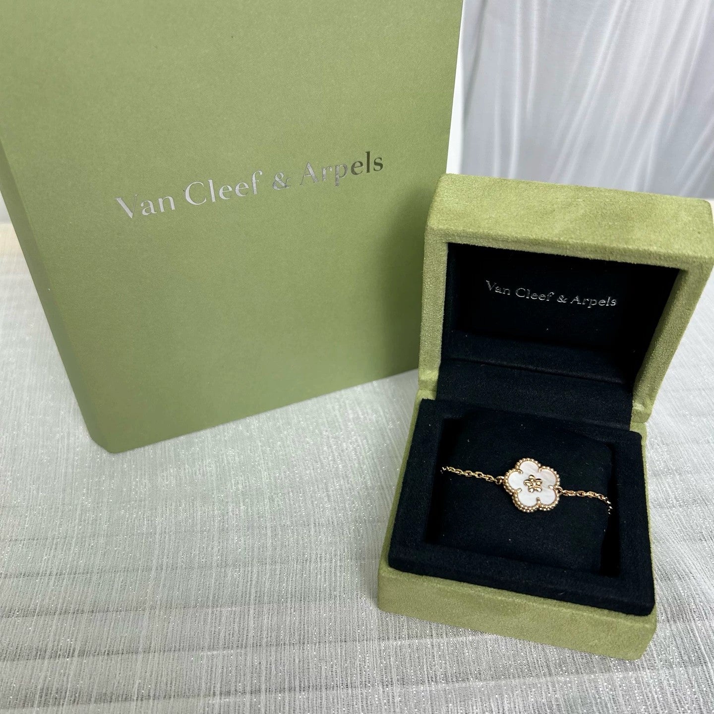 Van Cleef & Arpels - Lucky Spring bracelet - 18k rose gold and mother-of-pearl - Rose gold and White