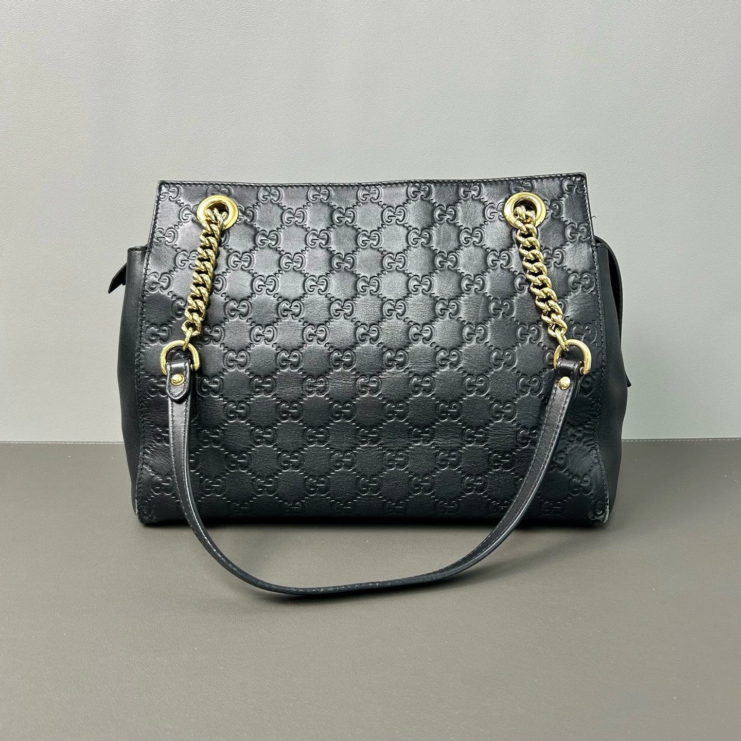 Gucci - GG Embossed Chain Shoulder Bag - Leather - Black - (Medium)