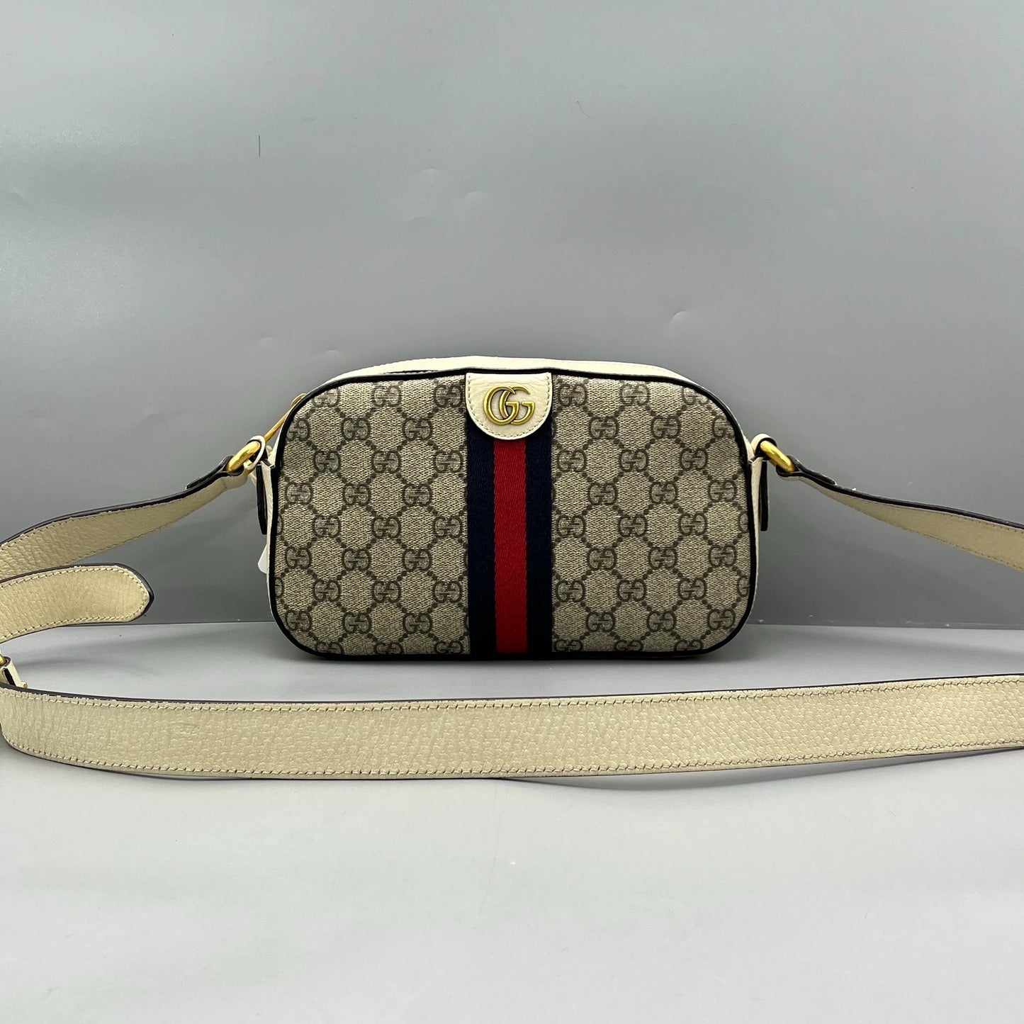 Gucci - Ophidia GG Small Camera Bag - GG Supreme canvas with grained leather trim - Beige and white with red and navy accents - (Medium)