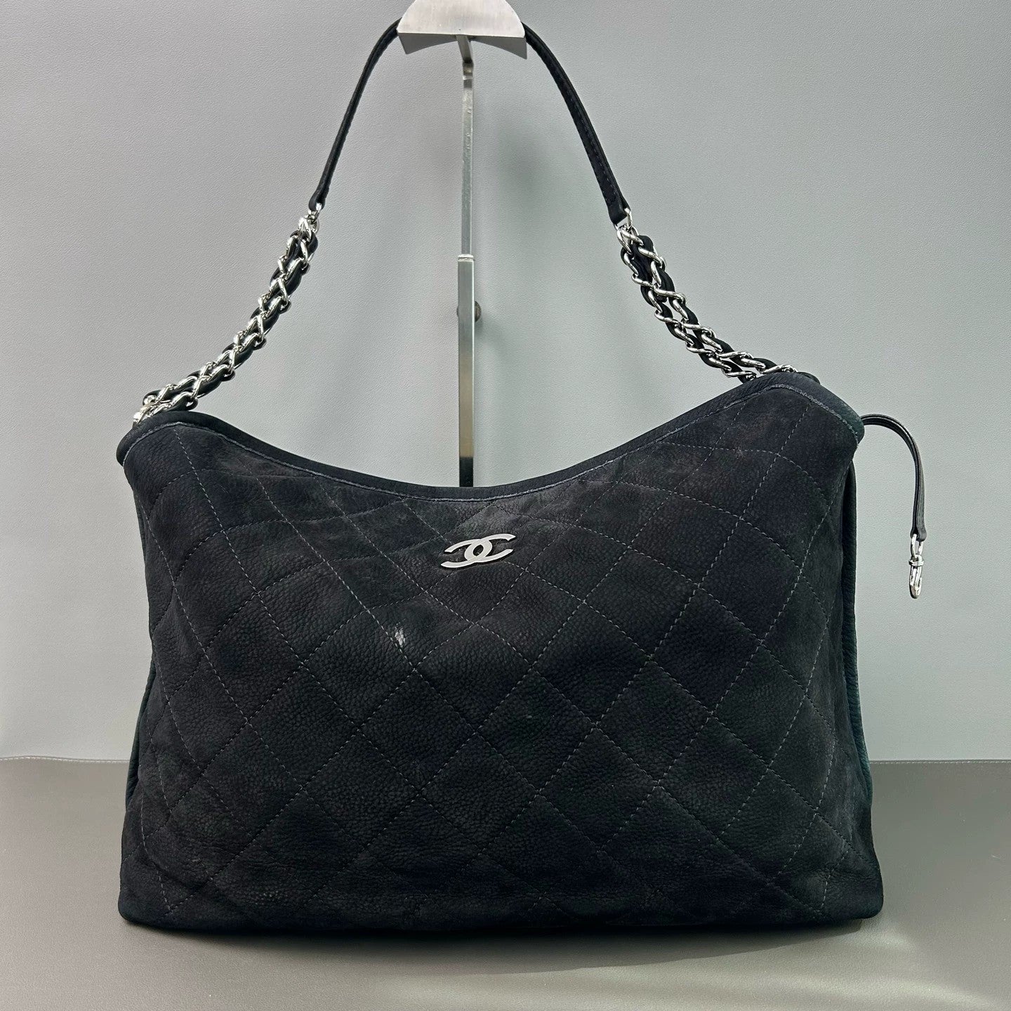 Chanel - Quilted Suede Shoulder Bag - Suede - Black - (Medium)