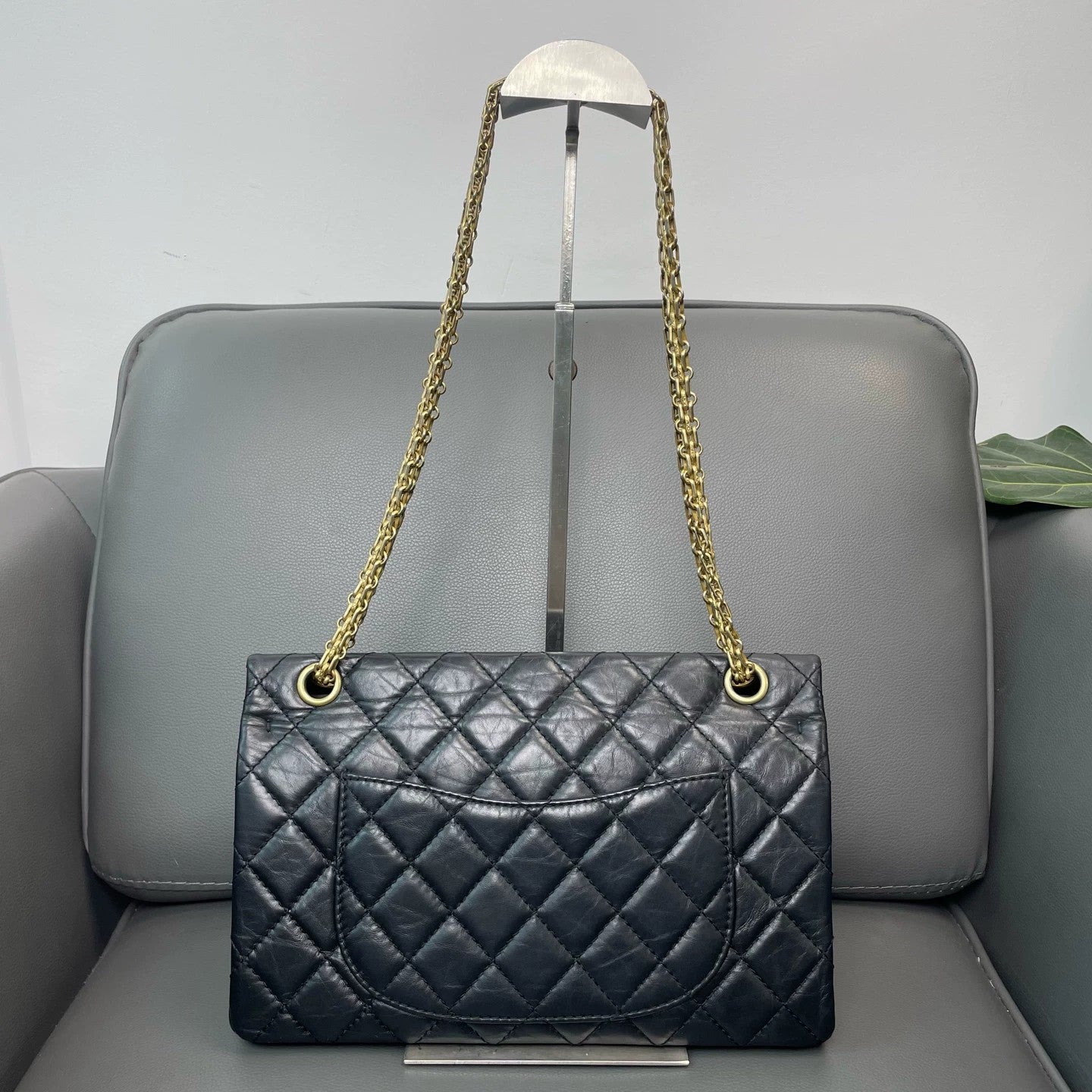 Chanel - 2.55 Reissue Flap Bag - Oiled wax cowhide leather - Black - (medium)