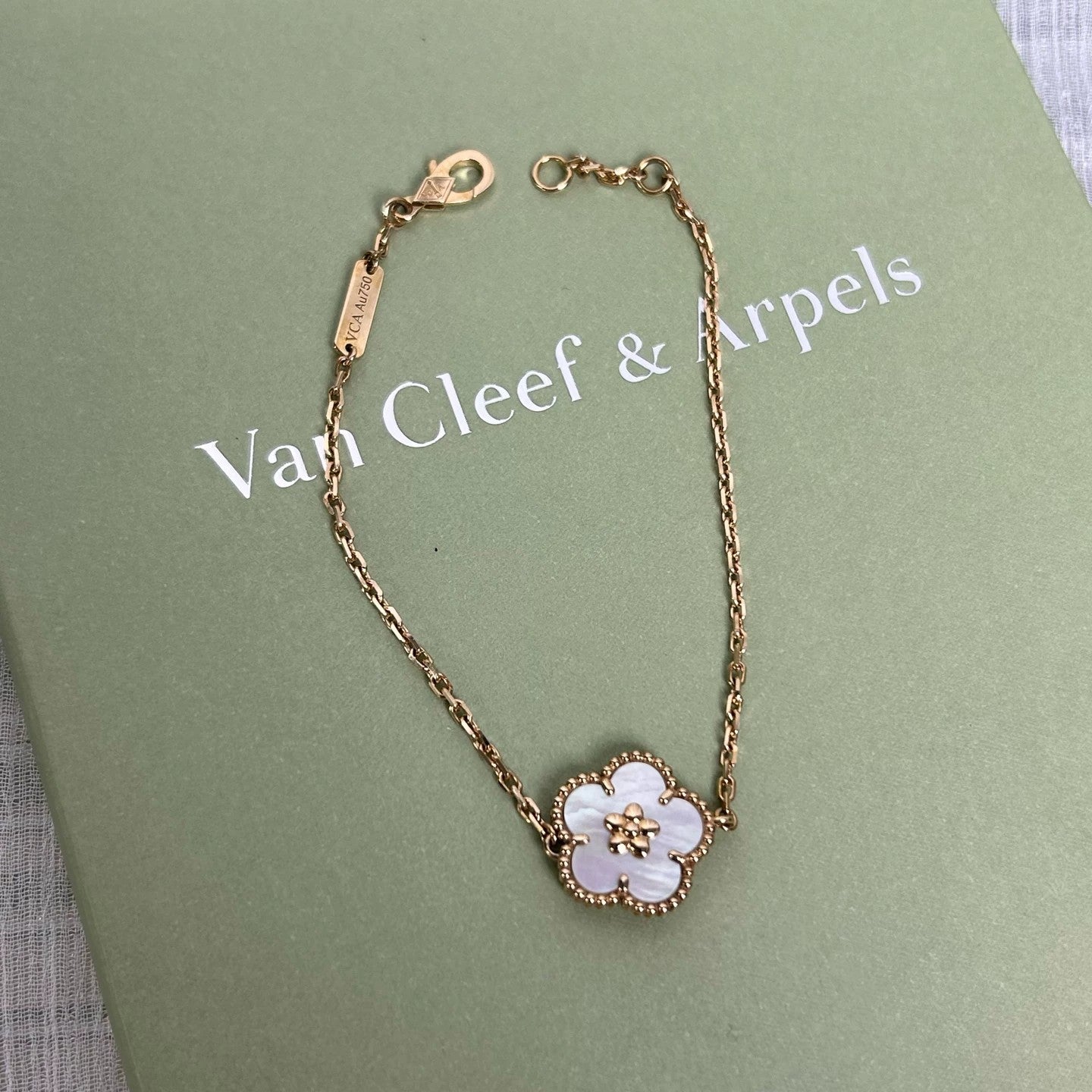 Van Cleef & Arpels - Lucky Spring bracelet - 18k rose gold and mother-of-pearl - Rose gold and White