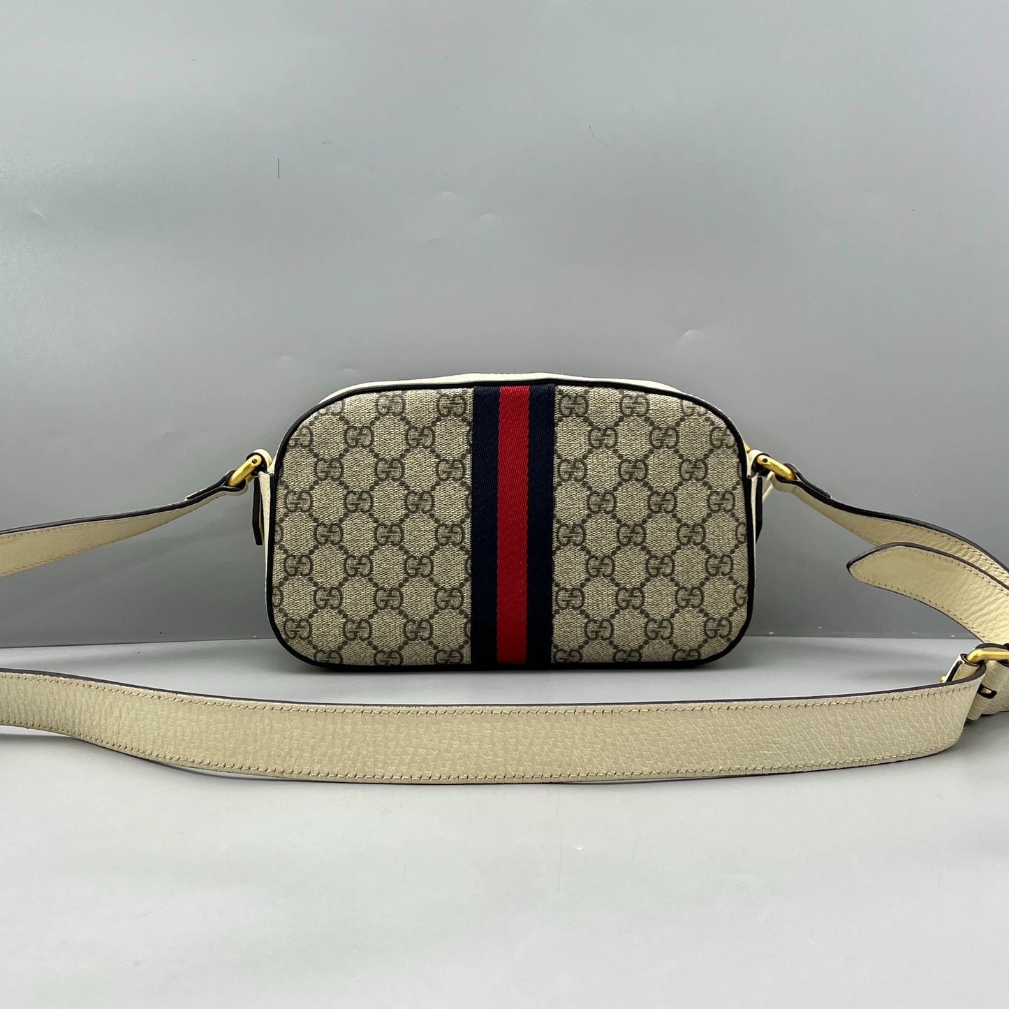 Gucci - Ophidia GG Small Camera Bag - GG Supreme canvas with grained leather trim - Beige and white with red and navy accents - (Medium)