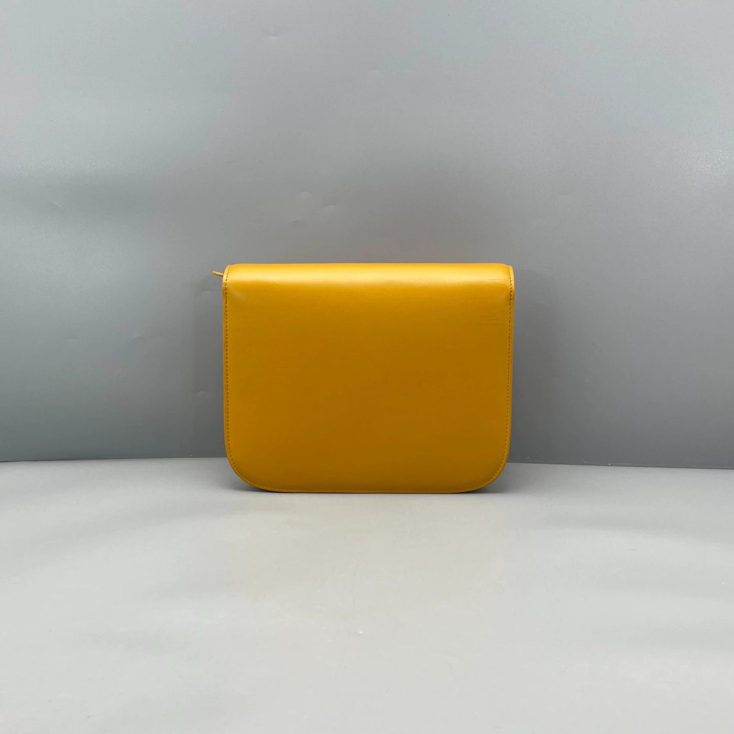 CELINE - Box - Smooth calfskin leather - Yellow - (Medium)
