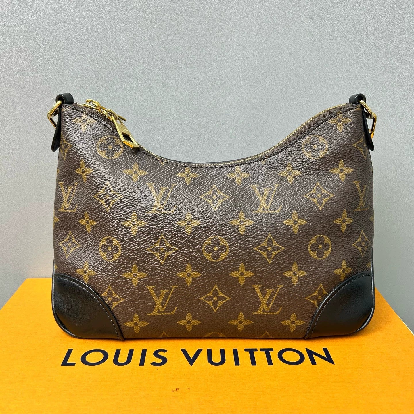 Louis Vuitton - Monogram Croissant Hobo Bag - Monogram coated canvas with black leather trim - Brown - (Small)