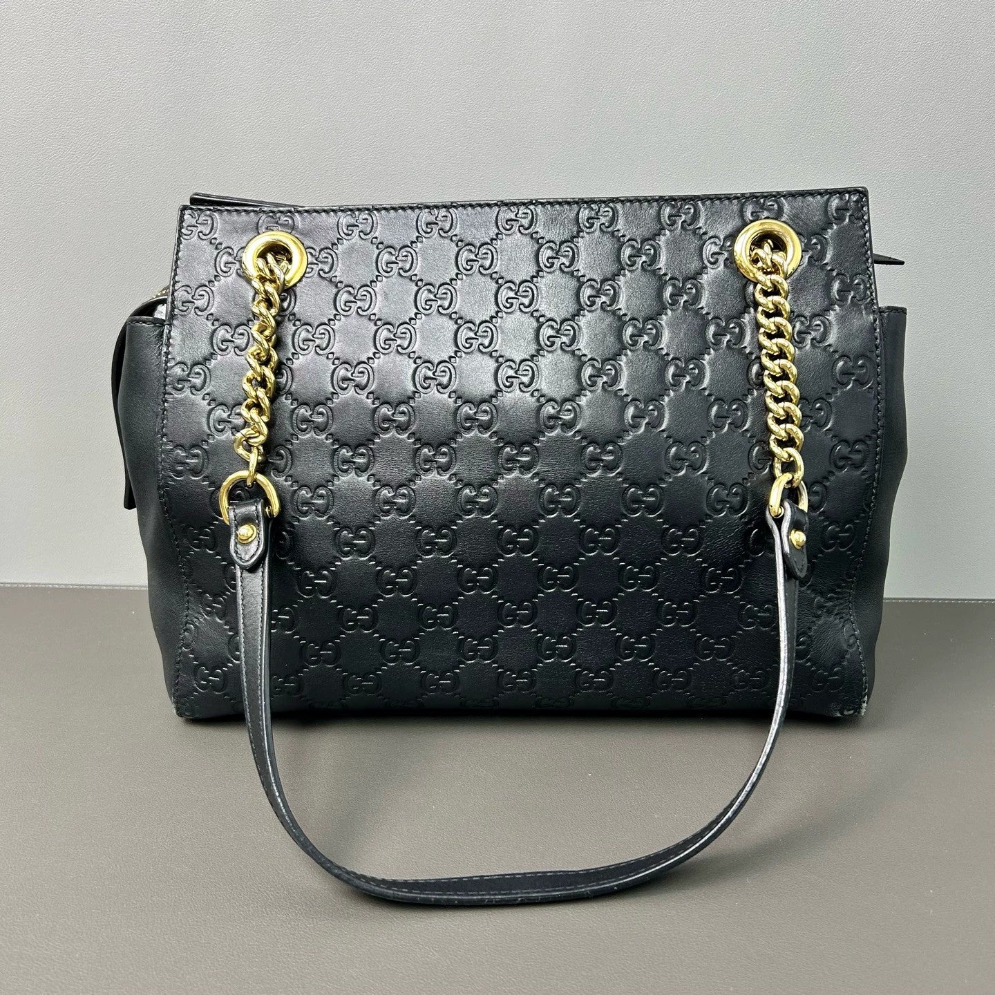 Gucci - GG Embossed Chain Shoulder Bag - Leather - Black - (Medium)