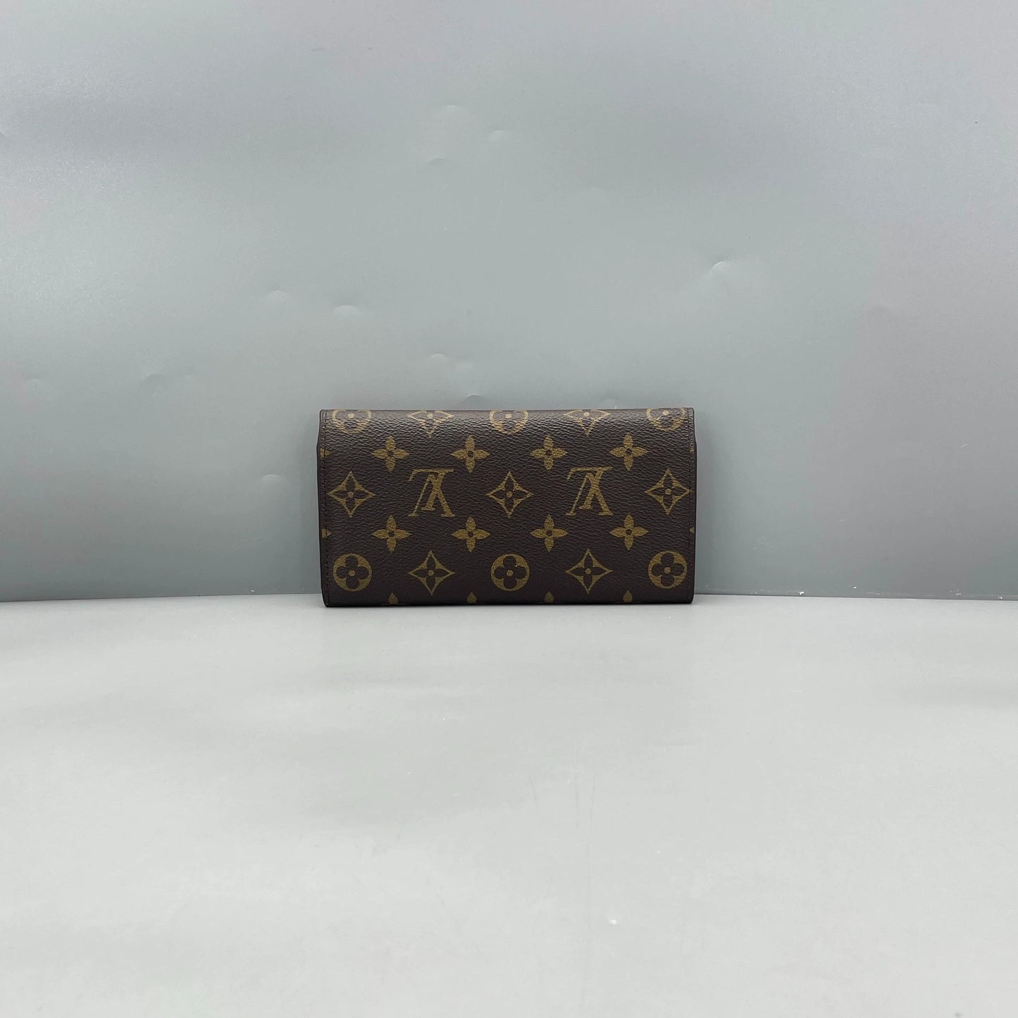 Louis Vuitton - Portefeuille Sarah - Monogram canvas with grained leather interior - Brown with purple-red accent - (medium)