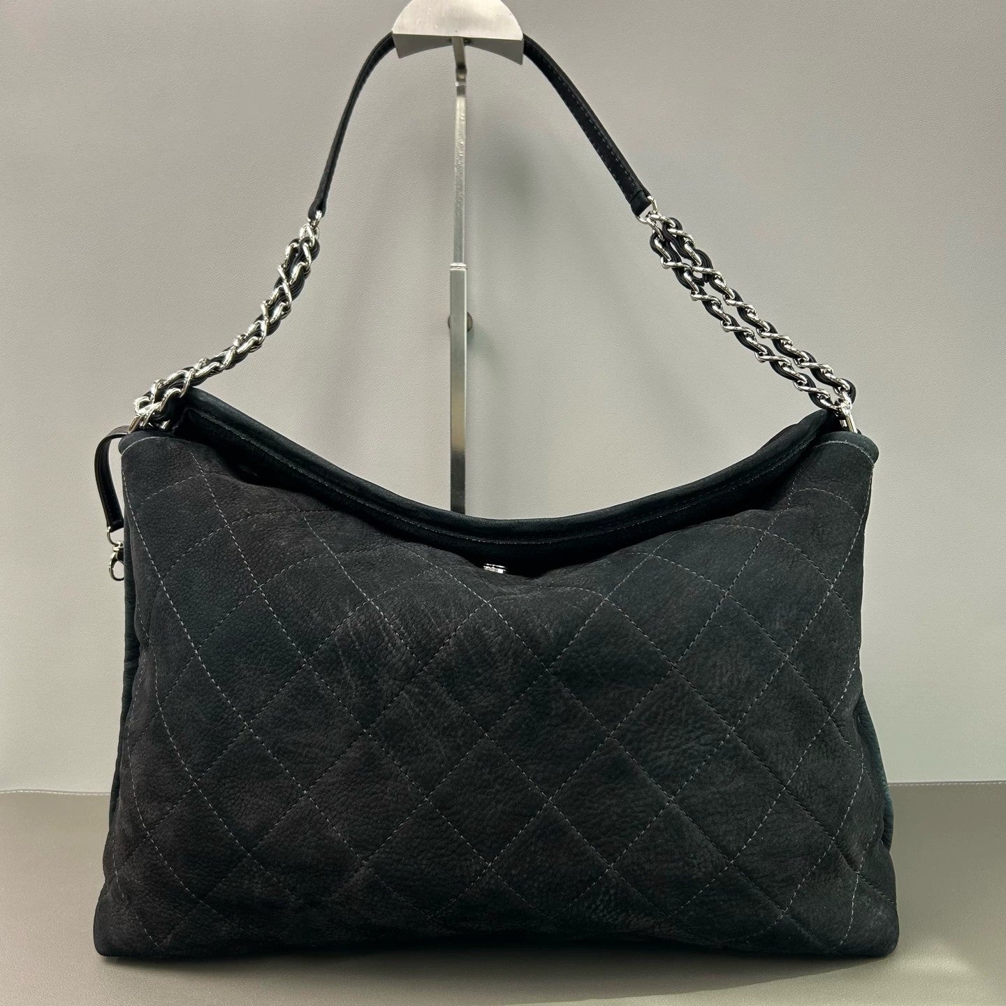 Chanel - Quilted Suede Shoulder Bag - Suede - Black - (Medium)