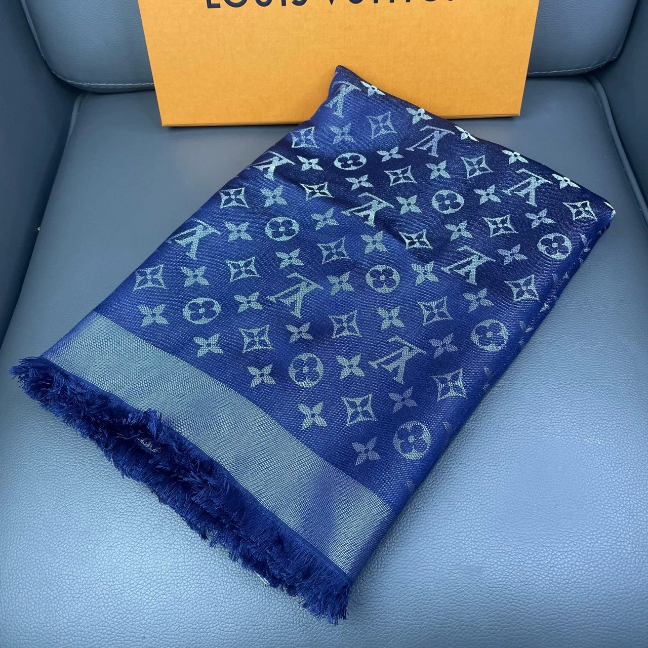 Louis Vuitton - Monogram Shawl - Cloth - Navy with Grey - (large)