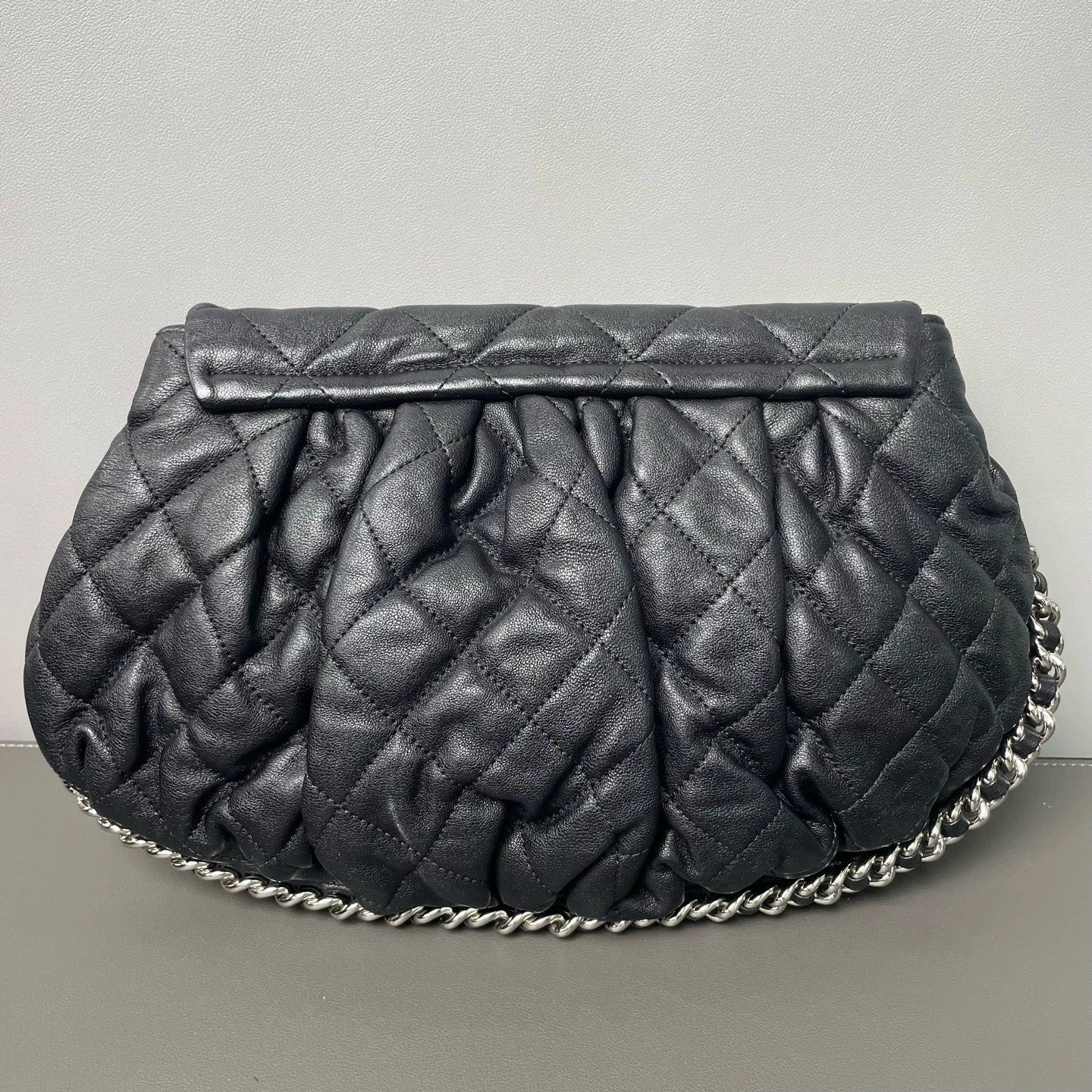 Chanel - Cloud Flap Bag - Lambskin leather - Black - (medium)