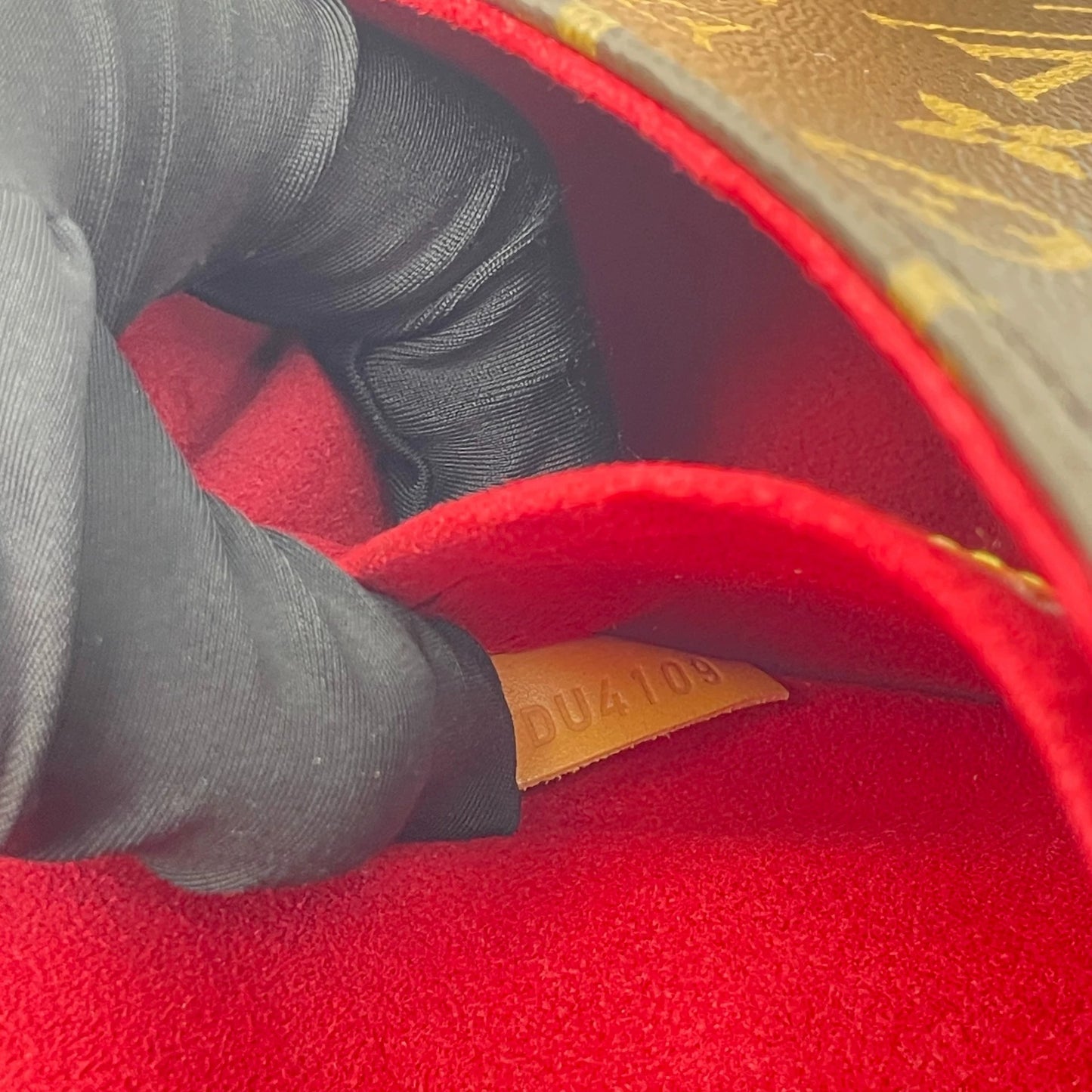 Louis Vuitton - Saddle Pouch Monogram - Monogram coated canvas with Vachetta leather trim - Brown - (small)