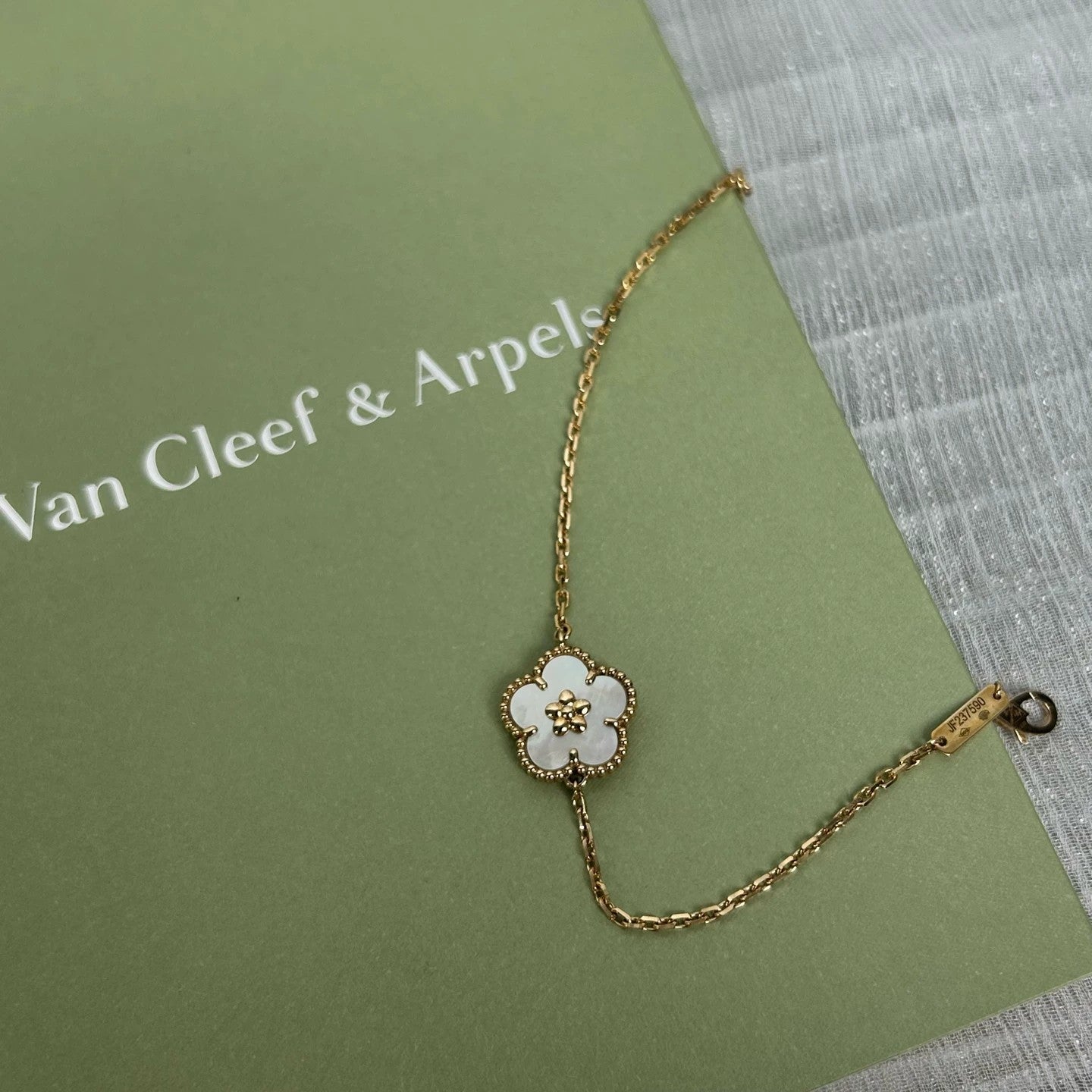 Van Cleef & Arpels - Lucky Spring bracelet - 18k rose gold and mother-of-pearl - Rose gold and White