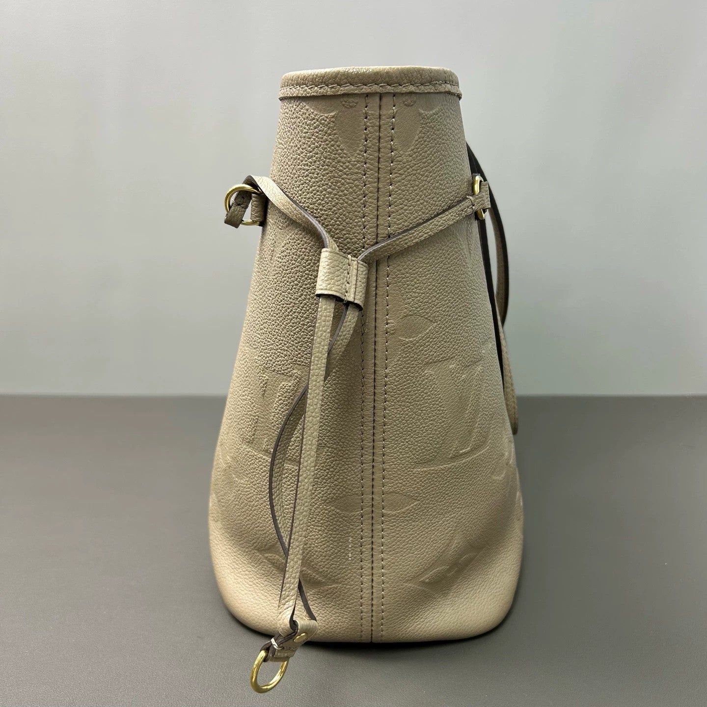Louis Vuitton - Neverfull - Leather - Grey - (medium)