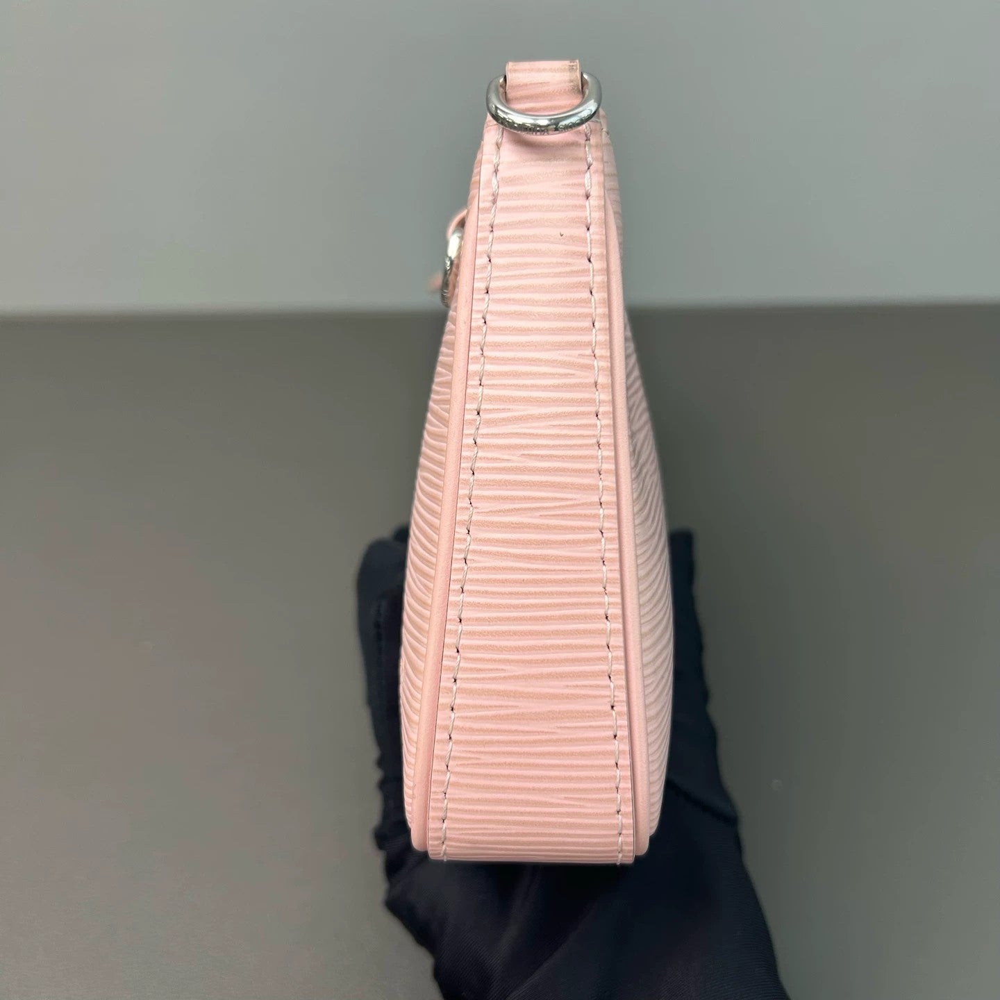 Louis Vuitton - Easy Pouch - Leather - Pink - (mini)