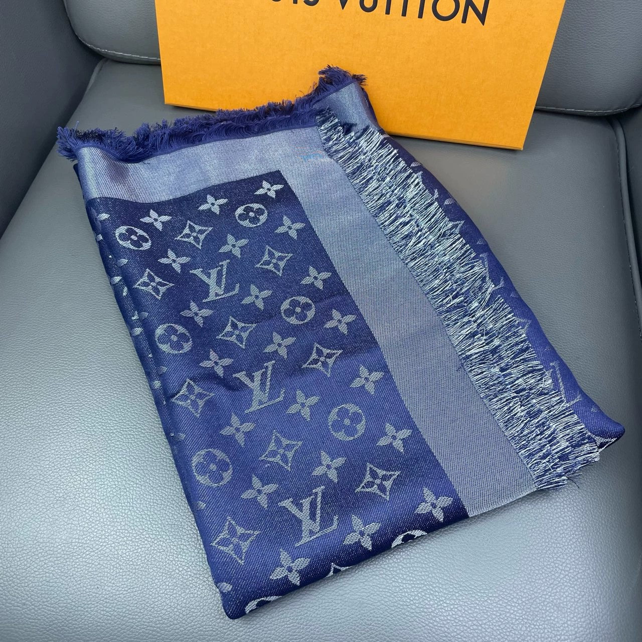 Louis Vuitton - Monogram Shawl - Cloth - Navy with Grey - (large)