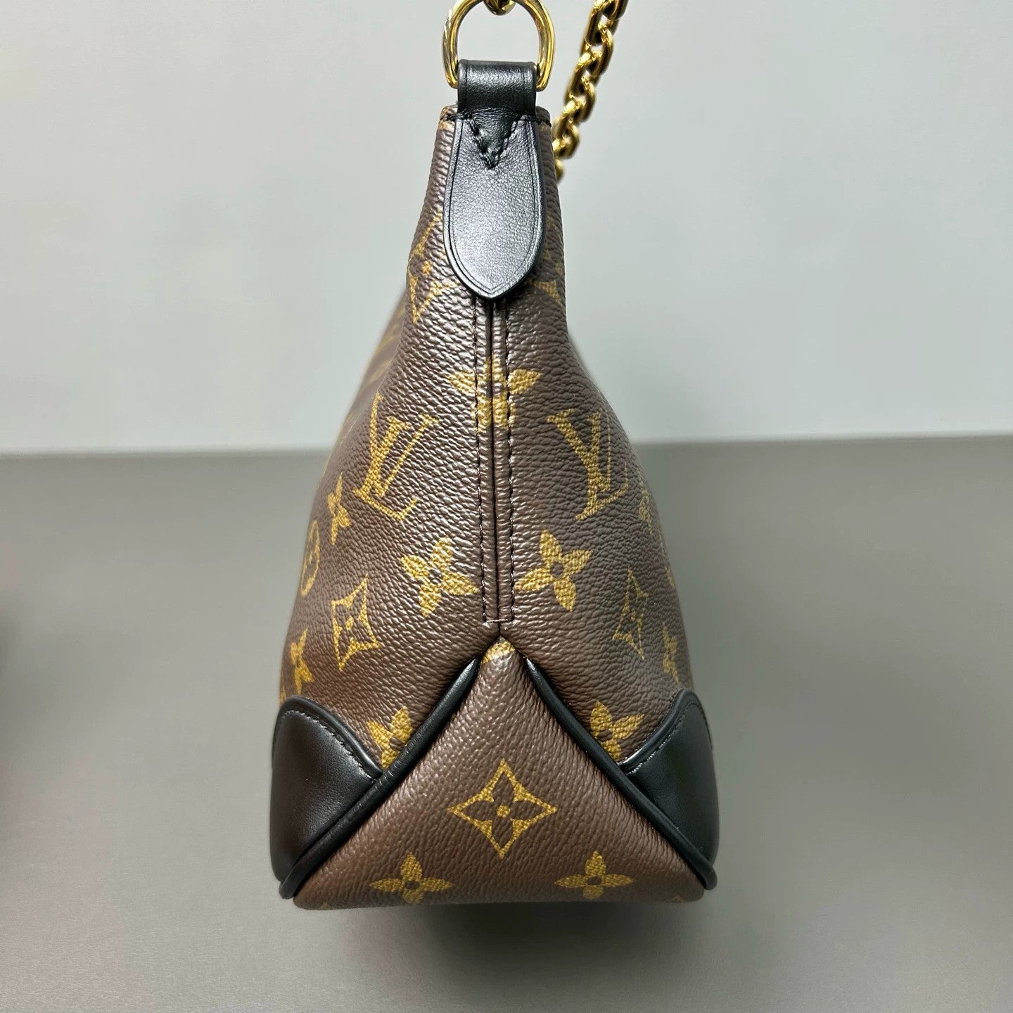 Louis Vuitton - Monogram Croissant Hobo Bag - Monogram coated canvas with black leather trim - Brown - (Small)