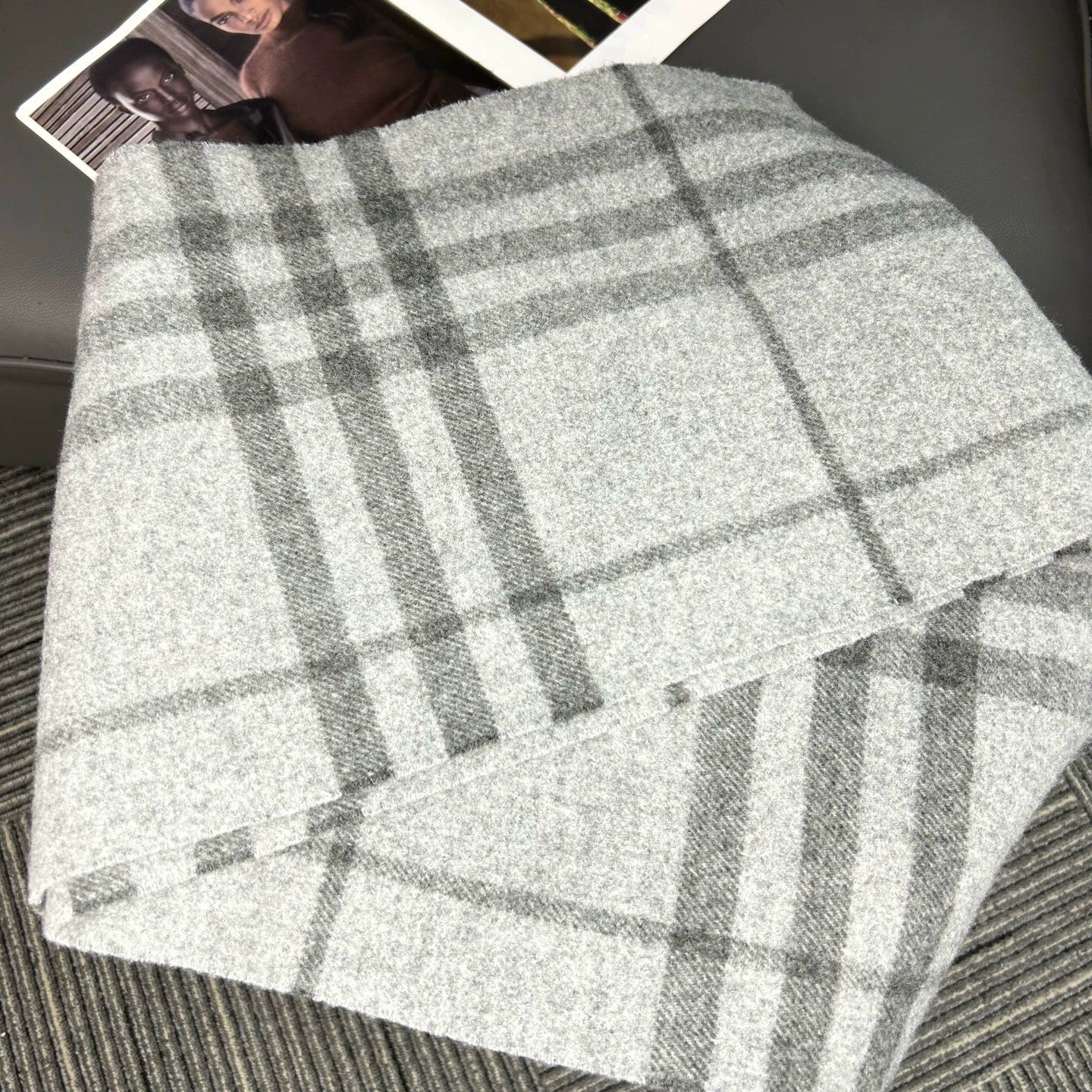 Burberry - Scarf - 100% Cashmere - Grey