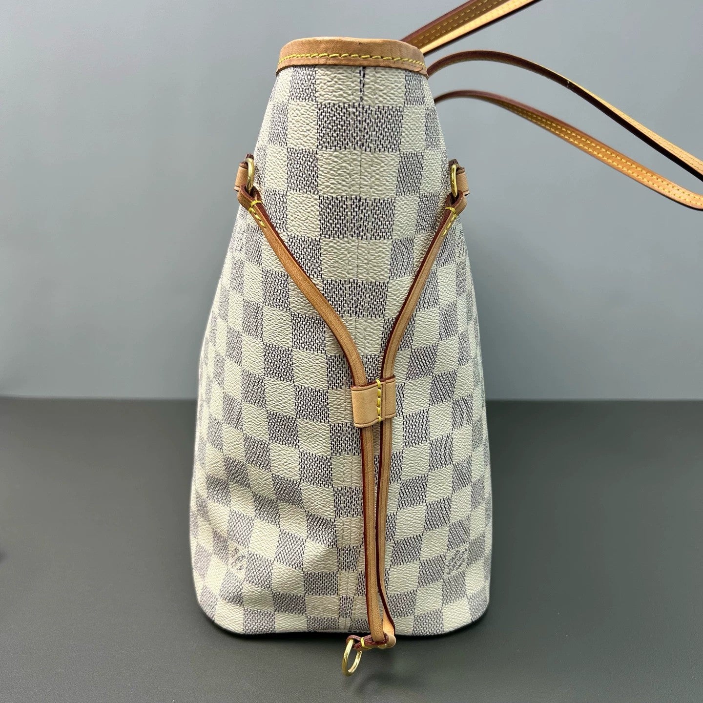 Louis Vuitton - Neverfull MM - Coated canvas with natural cowhide leather trim - White - (medium)