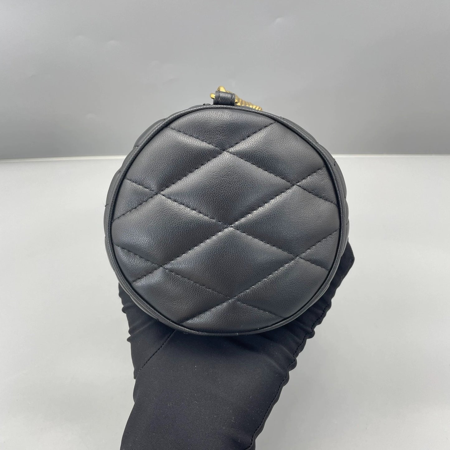 Saint Laurent - Quilted Barrel Chain Bag - Leather - Black - (mini)