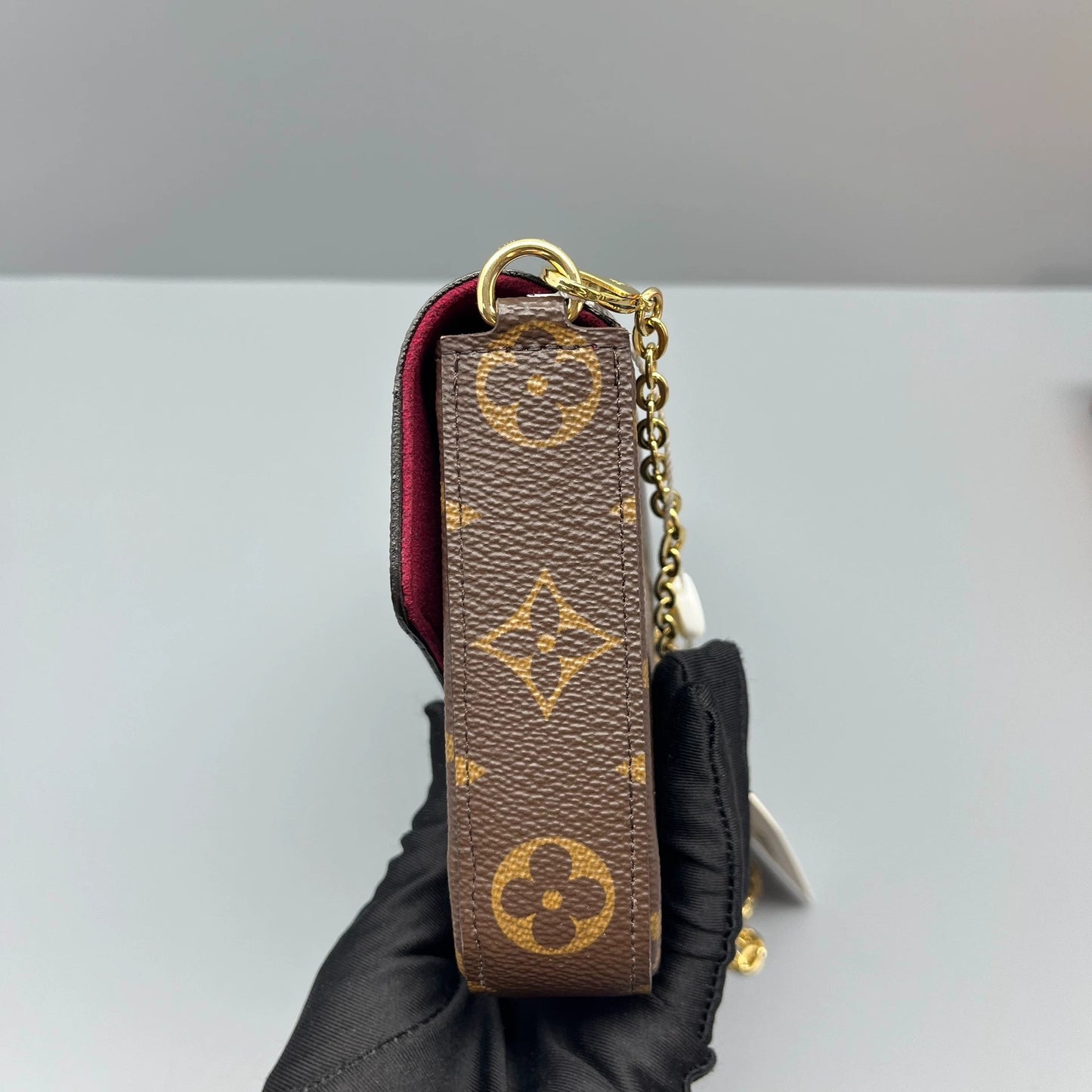Louis Vuitton - Pochette Felicie - Monogram coated canvas with grained leather trim and interior elements - Brown - (small)