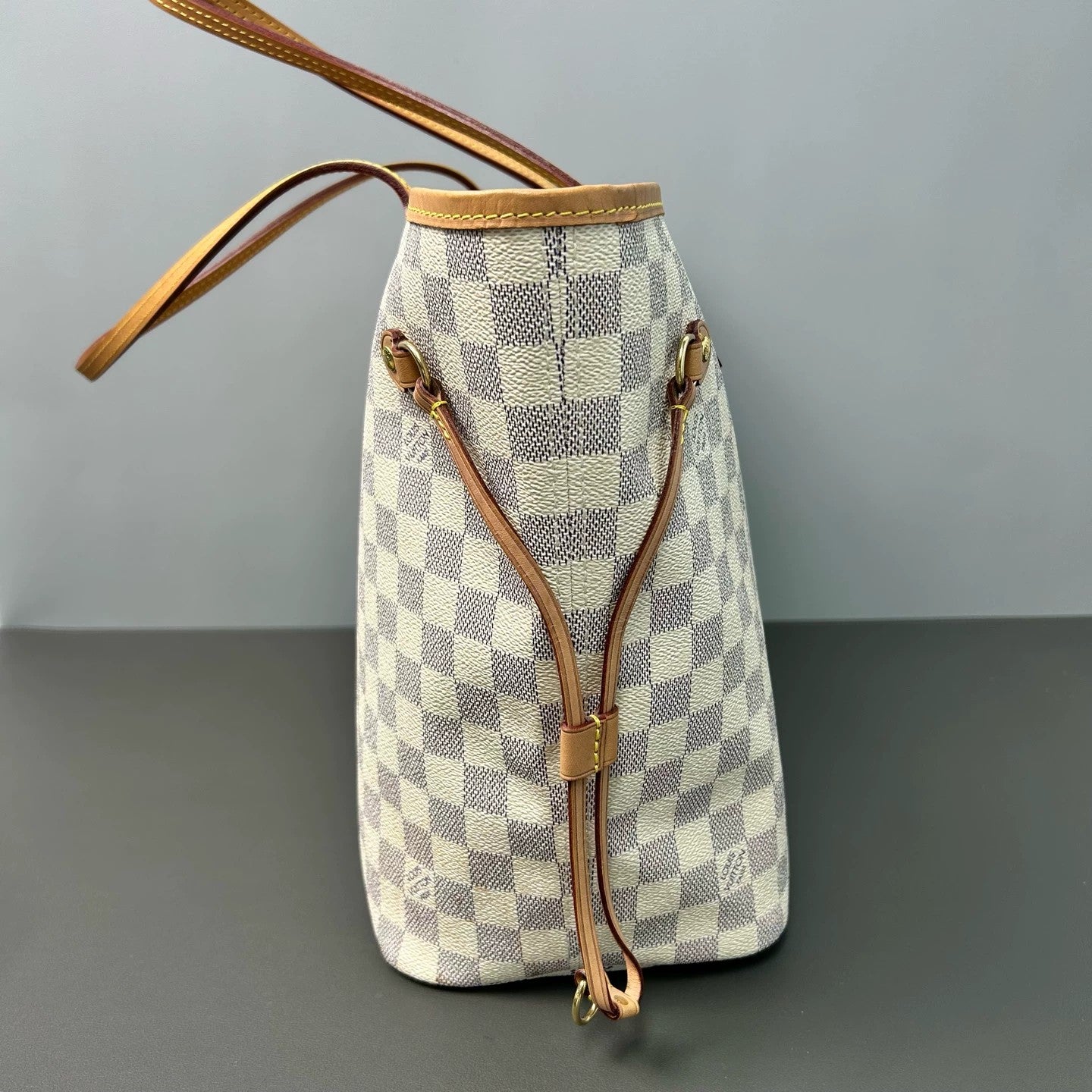 Louis Vuitton - Neverfull MM - Coated canvas with natural cowhide leather trim - White - (medium)