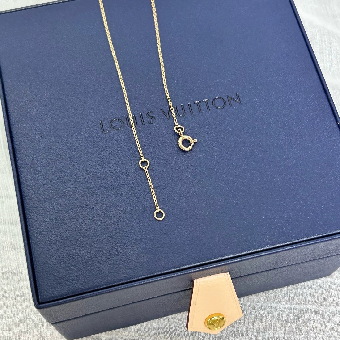 Louis Vuitton - Color Blossom - 18K Rose Gold with Mother of Pearl and Diamond - Gold - (mini)