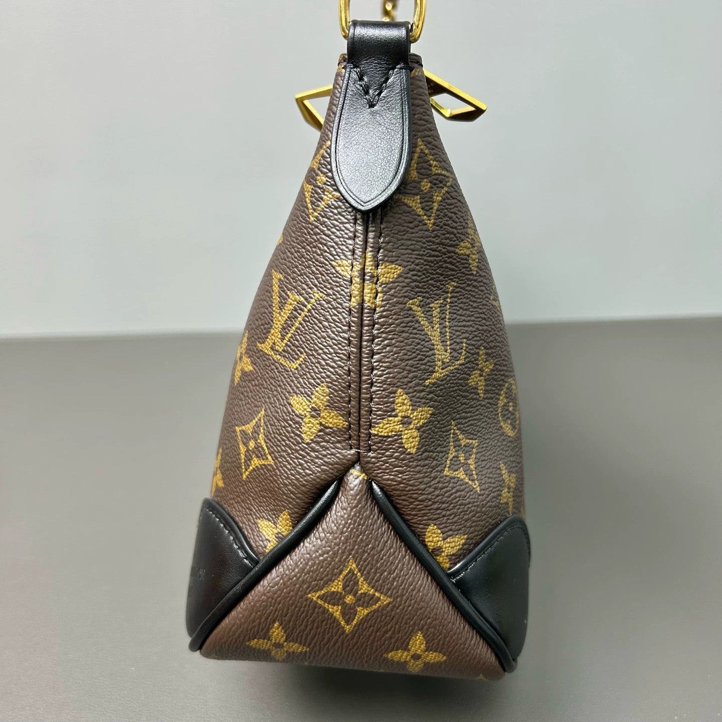 Louis Vuitton - Monogram Croissant Hobo Bag - Monogram coated canvas with black leather trim - Brown - (Small)